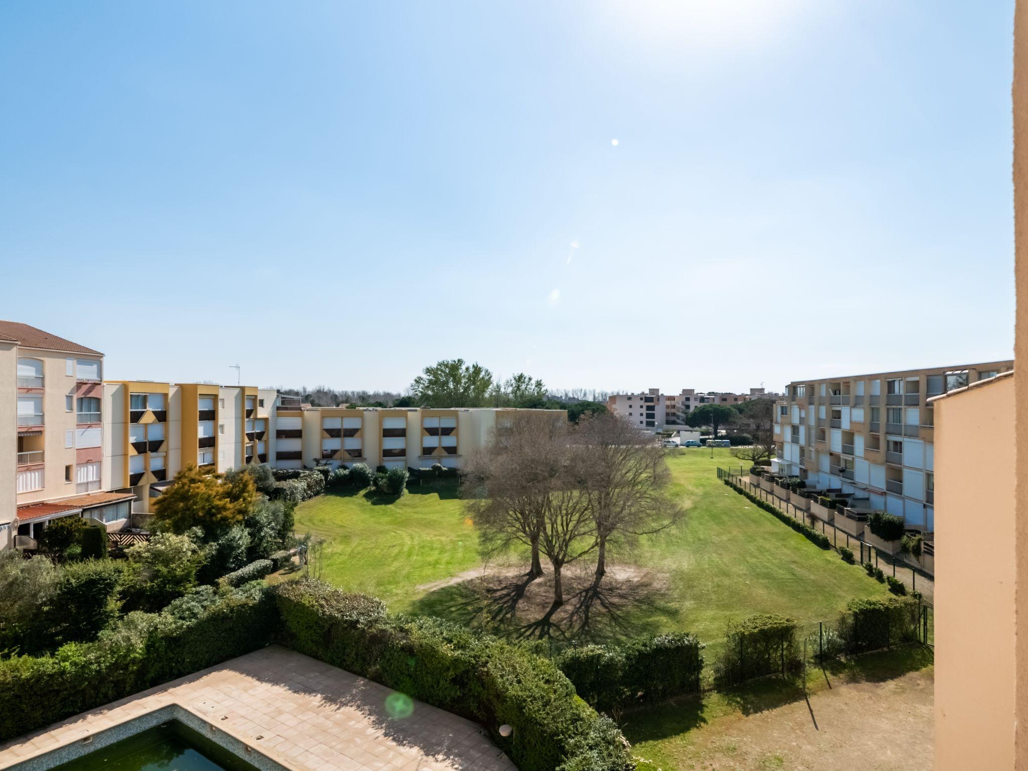 Foto 15 - Apartment mit 1 Schlafzimmer in Le Grau-du-Roi mit schwimmbad und terrasse