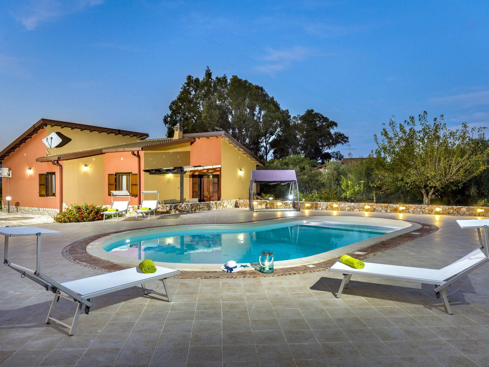 Photo 1 - Maison de 3 chambres à Castellammare del Golfo avec piscine privée et jardin