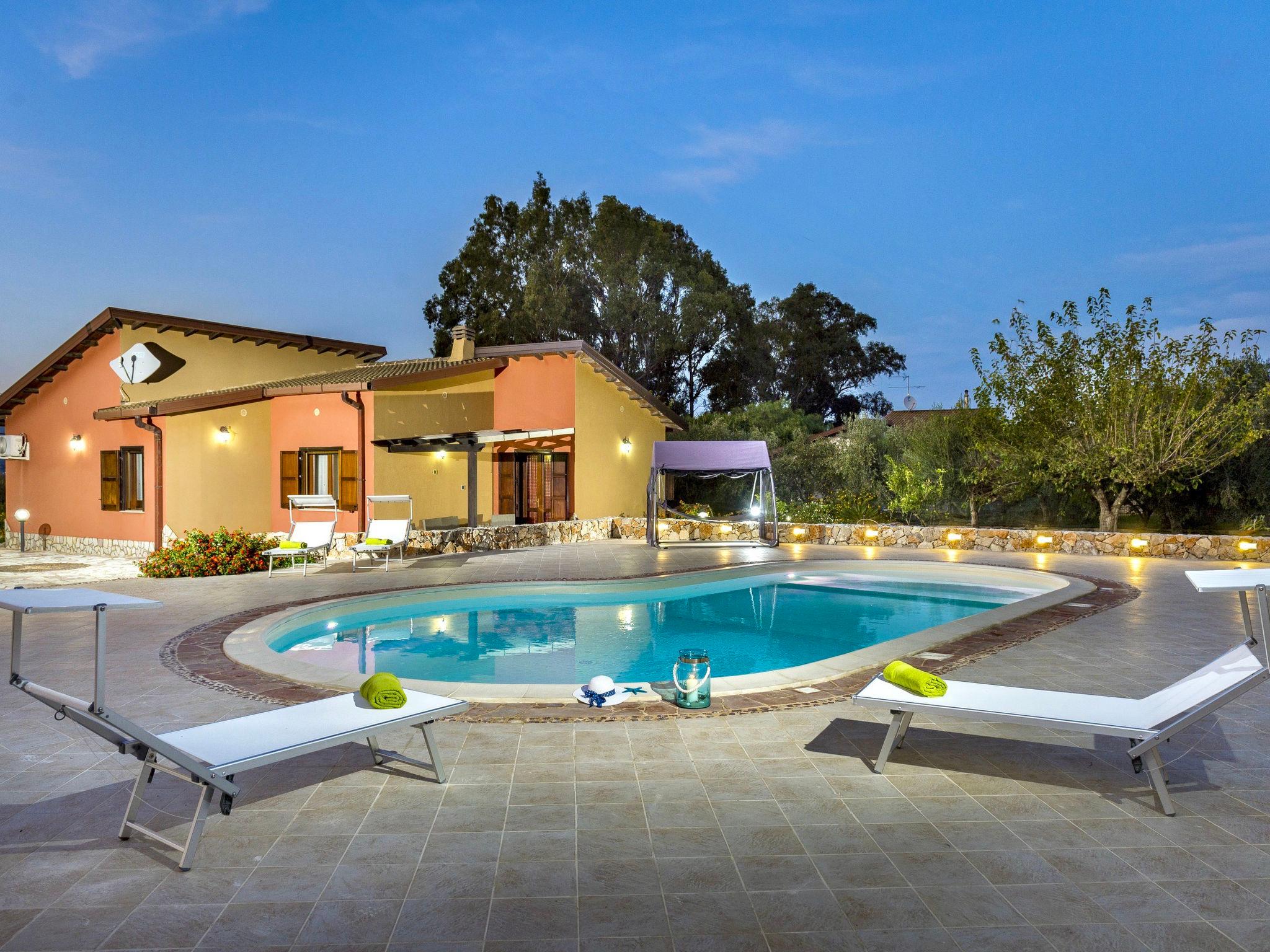 Foto 1 - Casa de 3 quartos em Castellammare del Golfo com piscina privada e vistas do mar