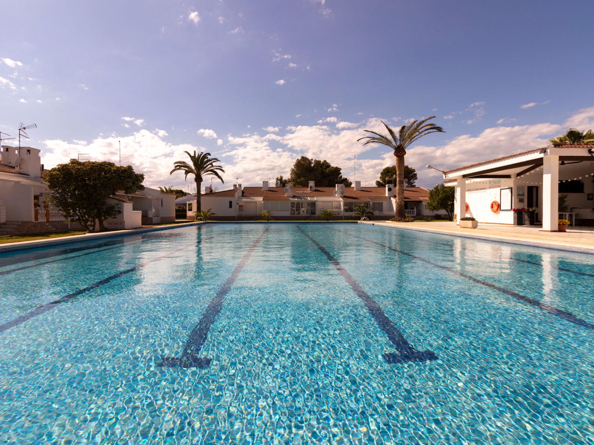 Foto 1 - Casa con 2 camere da letto a Deltebre con piscina e giardino