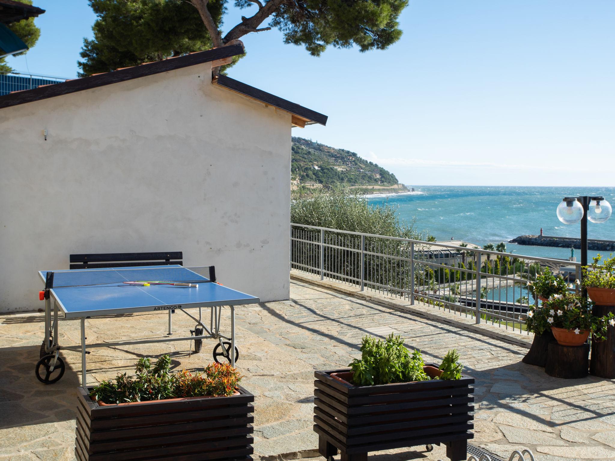 Photo 14 - Maison de 2 chambres à San Lorenzo al Mare avec terrasse et vues à la mer