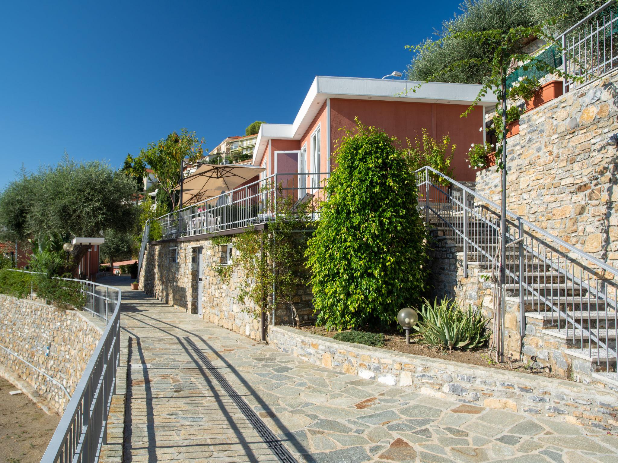 Foto 3 - Casa de 2 habitaciones en San Lorenzo al Mare con terraza y vistas al mar