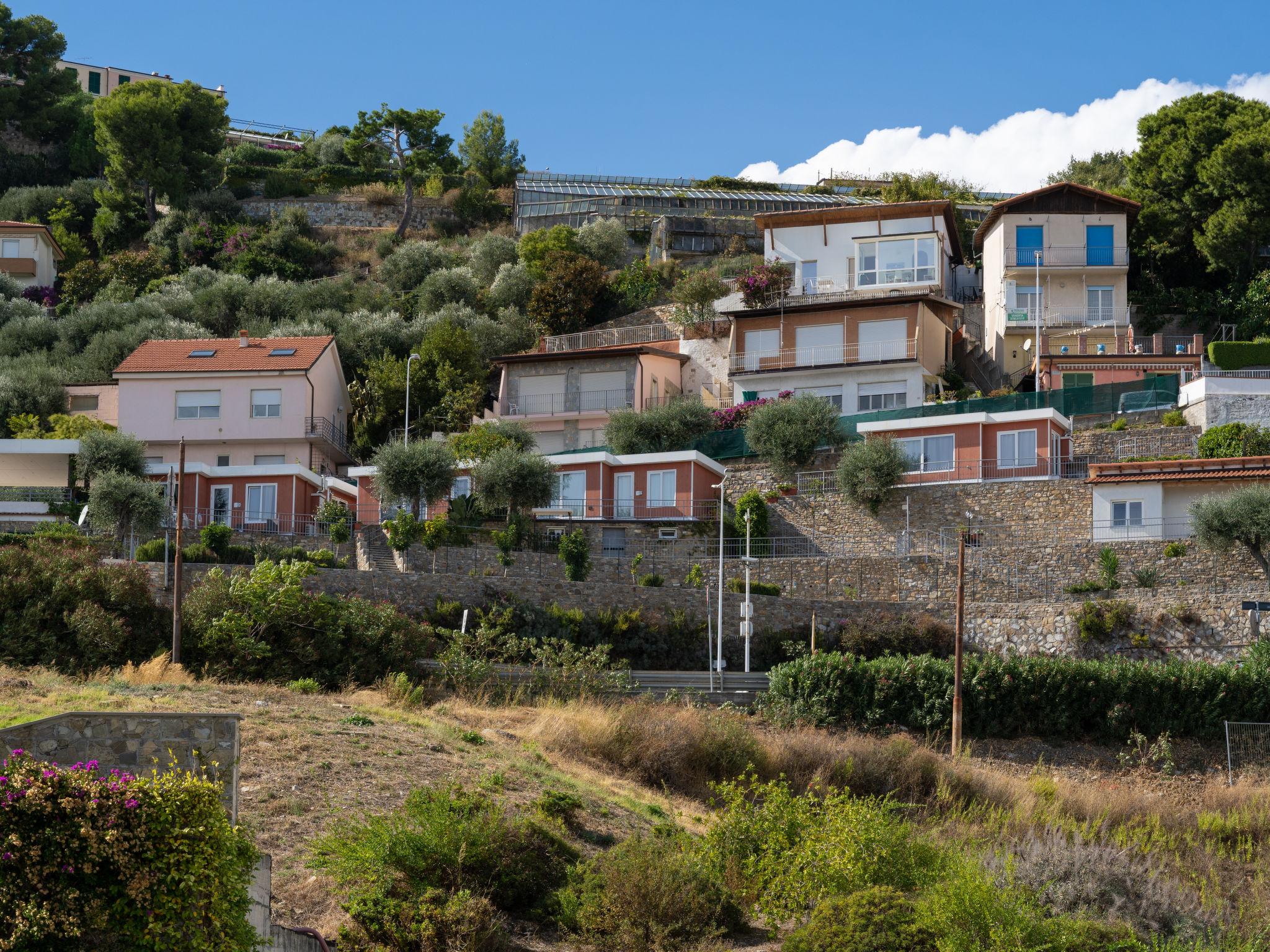 Foto 11 - Casa de 2 quartos em San Lorenzo al Mare com terraço e vistas do mar