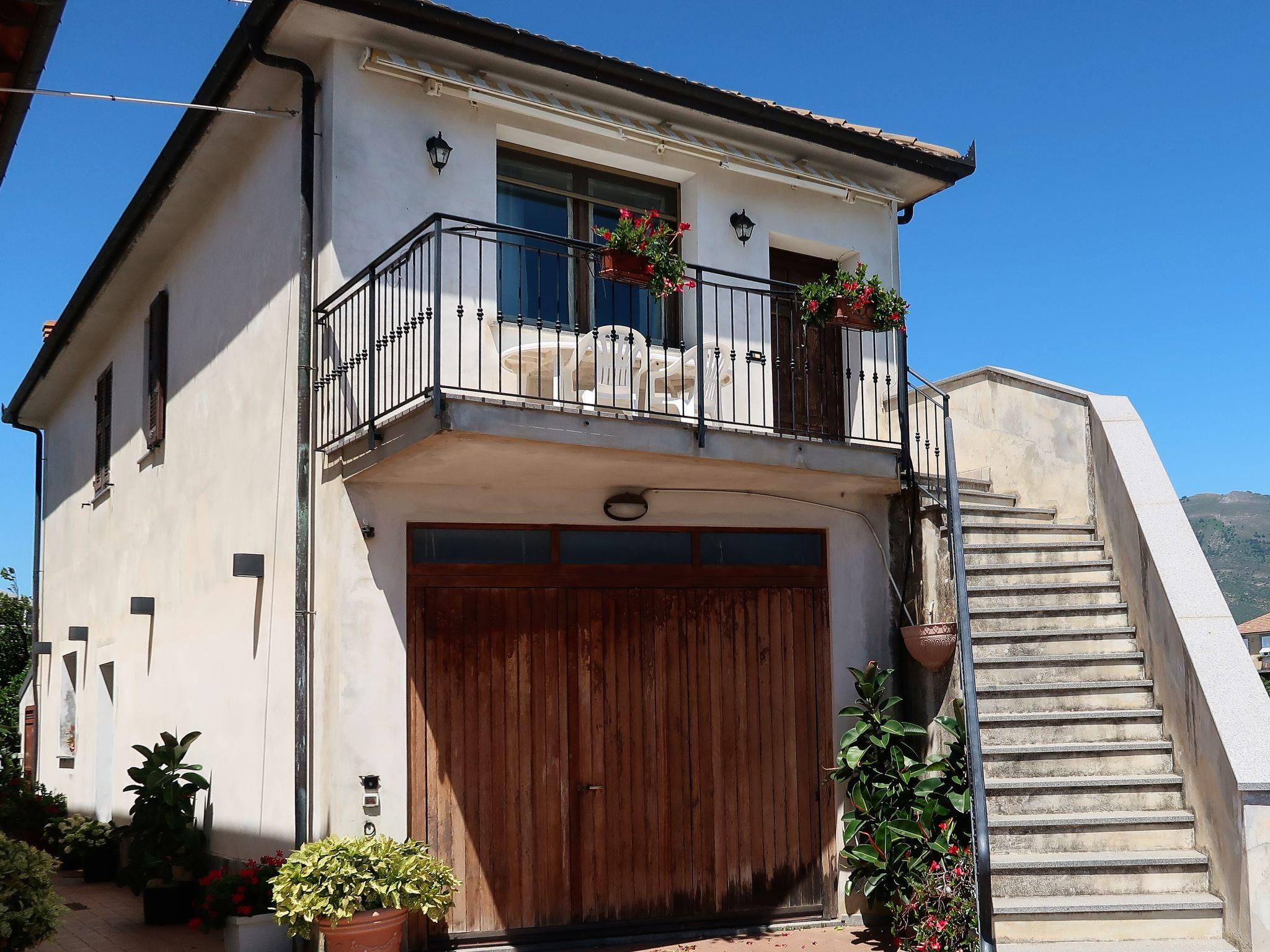 Foto 19 - Apartamento de 2 habitaciones en Albenga con jardín y terraza