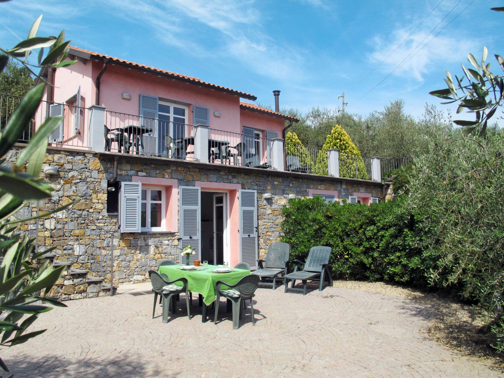 Photo 1 - Appartement de 1 chambre à Imperia avec jardin et terrasse