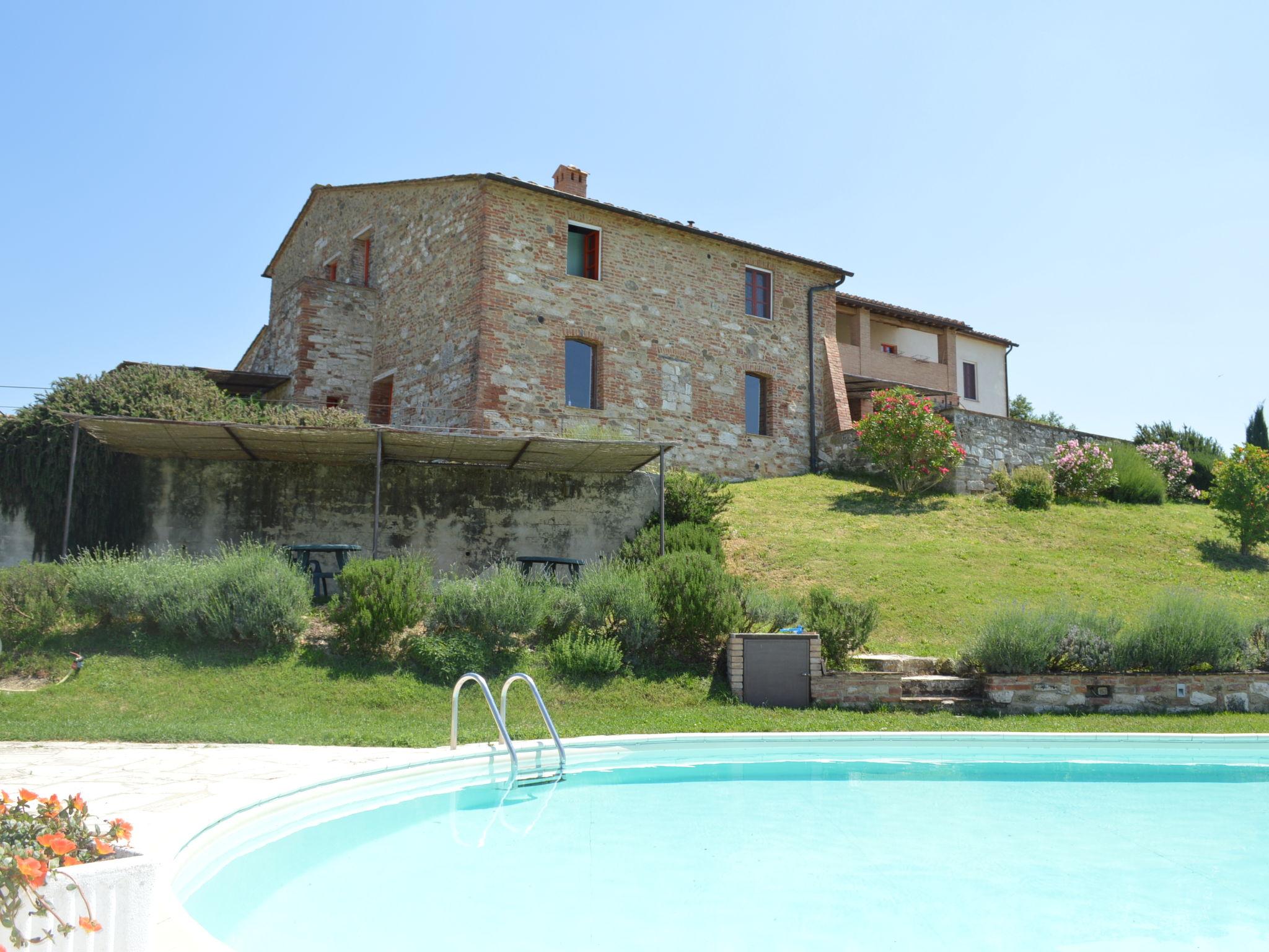 Foto 3 - Apartamento de 3 habitaciones en Asciano con piscina y jardín
