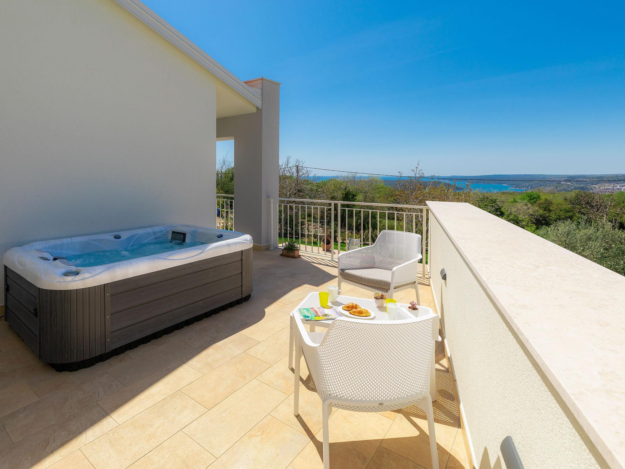 Foto 2 - Casa de 3 quartos em Raša com piscina privada e vistas do mar