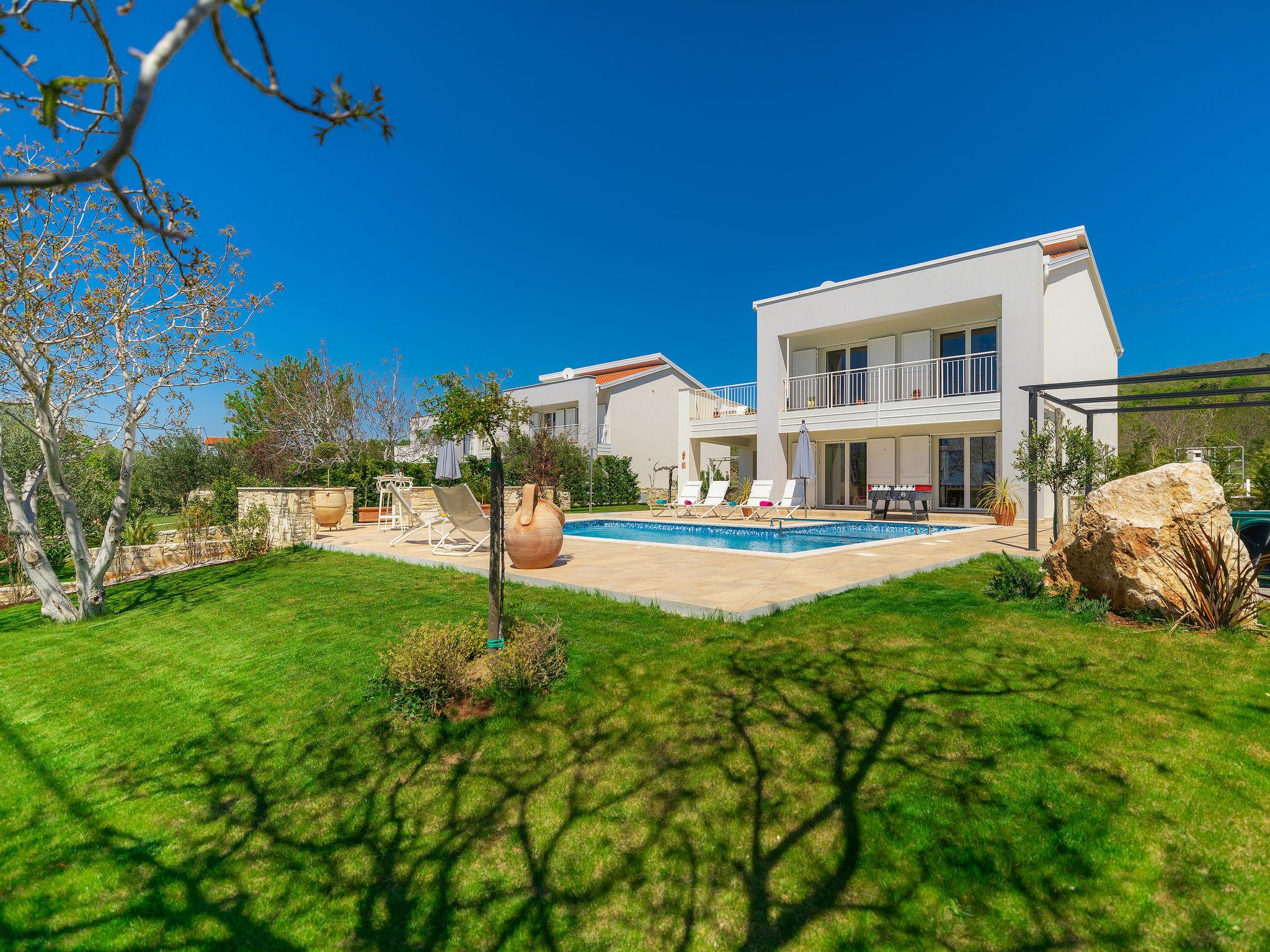 Photo 1 - Maison de 3 chambres à Raša avec piscine privée et jardin