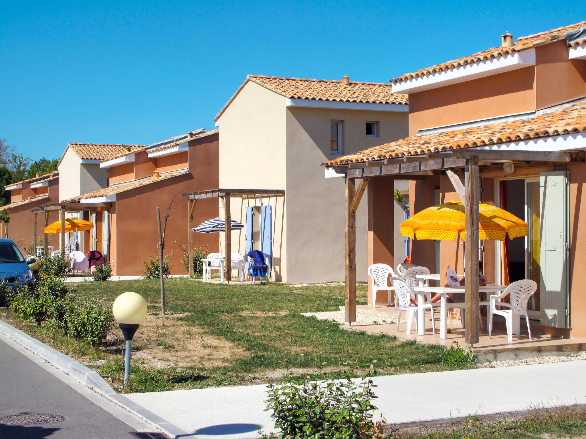 Foto 2 - Appartamento con 3 camere da letto a Saint-Saturnin-lès-Avignon con piscina e terrazza