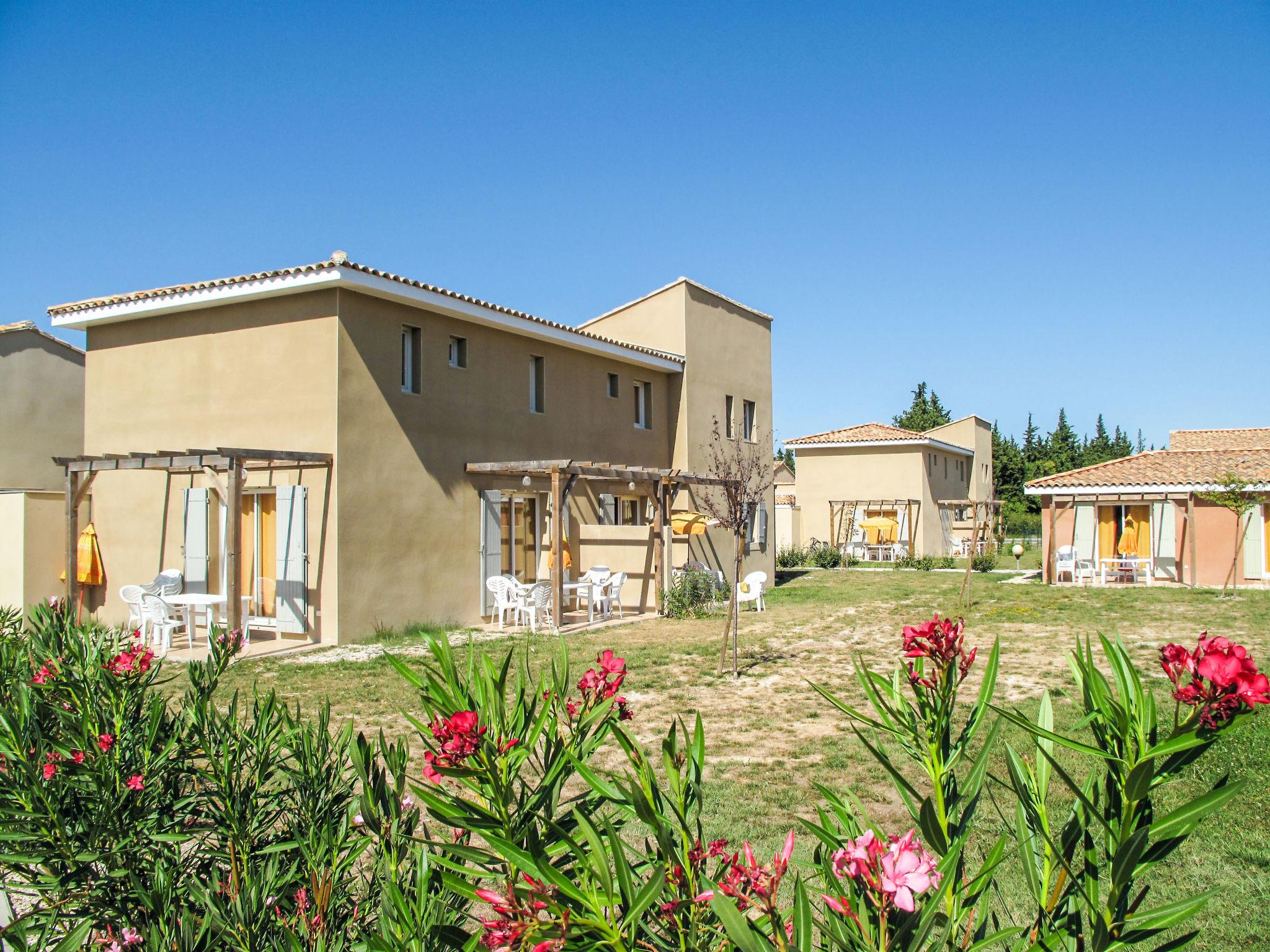 Foto 17 - Apartamento de 3 habitaciones en Saint-Saturnin-lès-Avignon con piscina y jardín