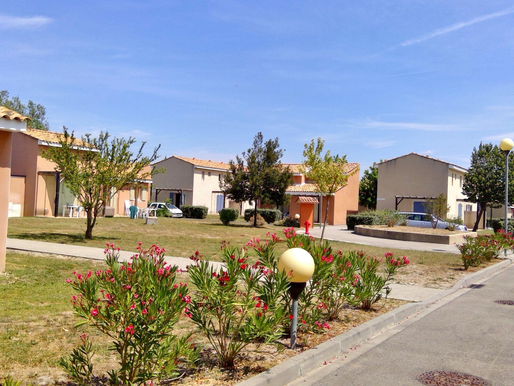 Foto 12 - Apartamento de 3 quartos em Saint-Saturnin-lès-Avignon com jardim e terraço