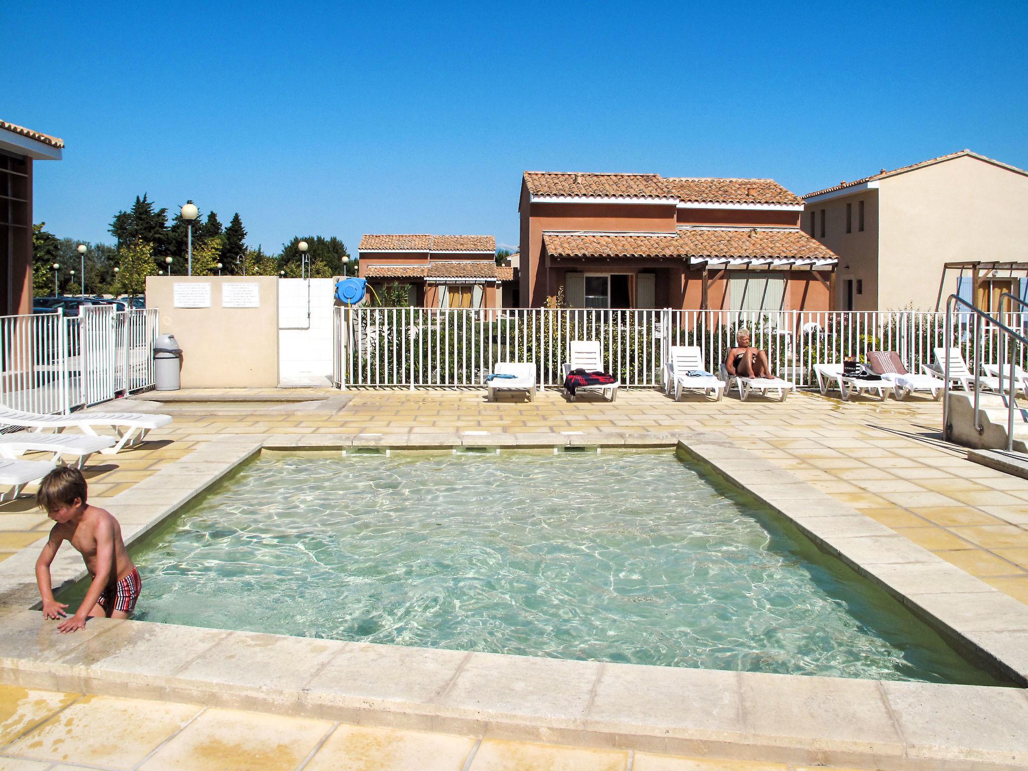 Photo 12 - 3 bedroom Apartment in Saint-Saturnin-lès-Avignon with swimming pool and terrace