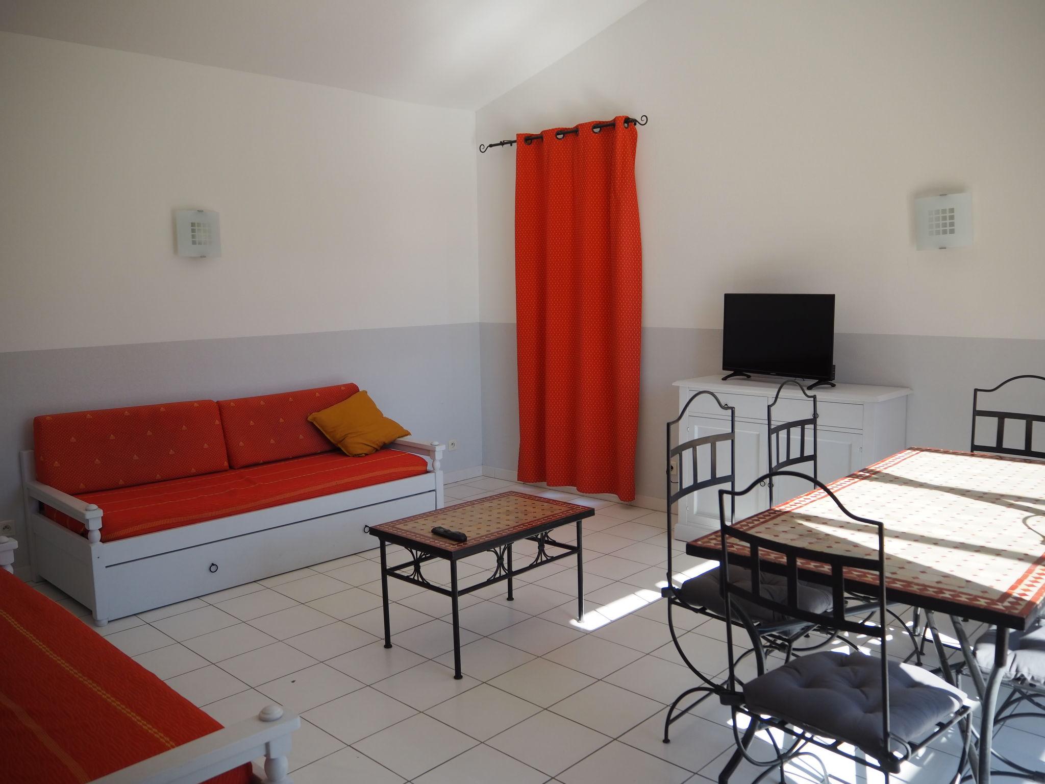Foto 3 - Apartamento de 3 quartos em Saint-Saturnin-lès-Avignon com jardim e terraço