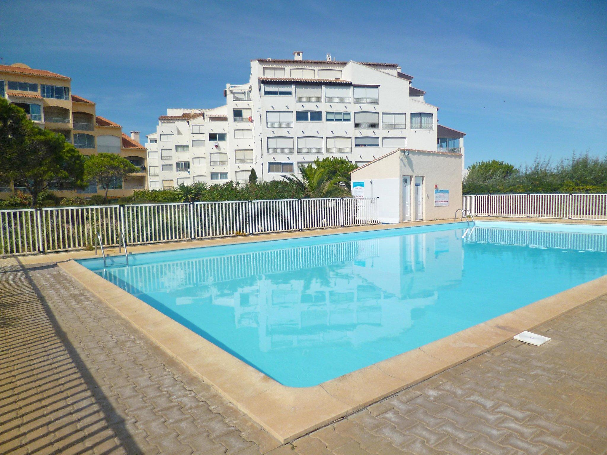 Foto 1 - Appartamento con 1 camera da letto a Leucate con piscina e vista mare