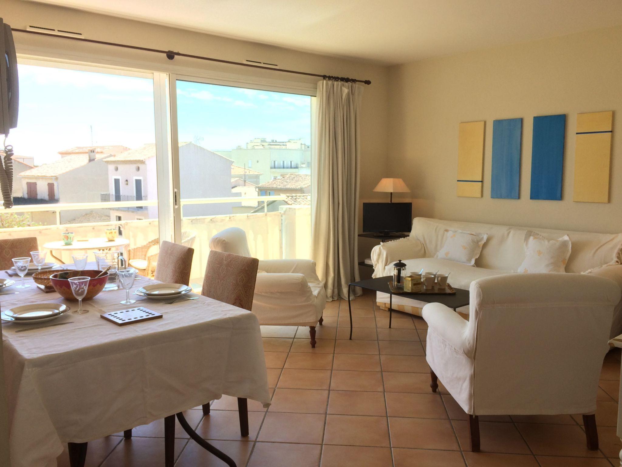 Foto 2 - Appartamento con 2 camere da letto a Sainte-Maxime con vista mare