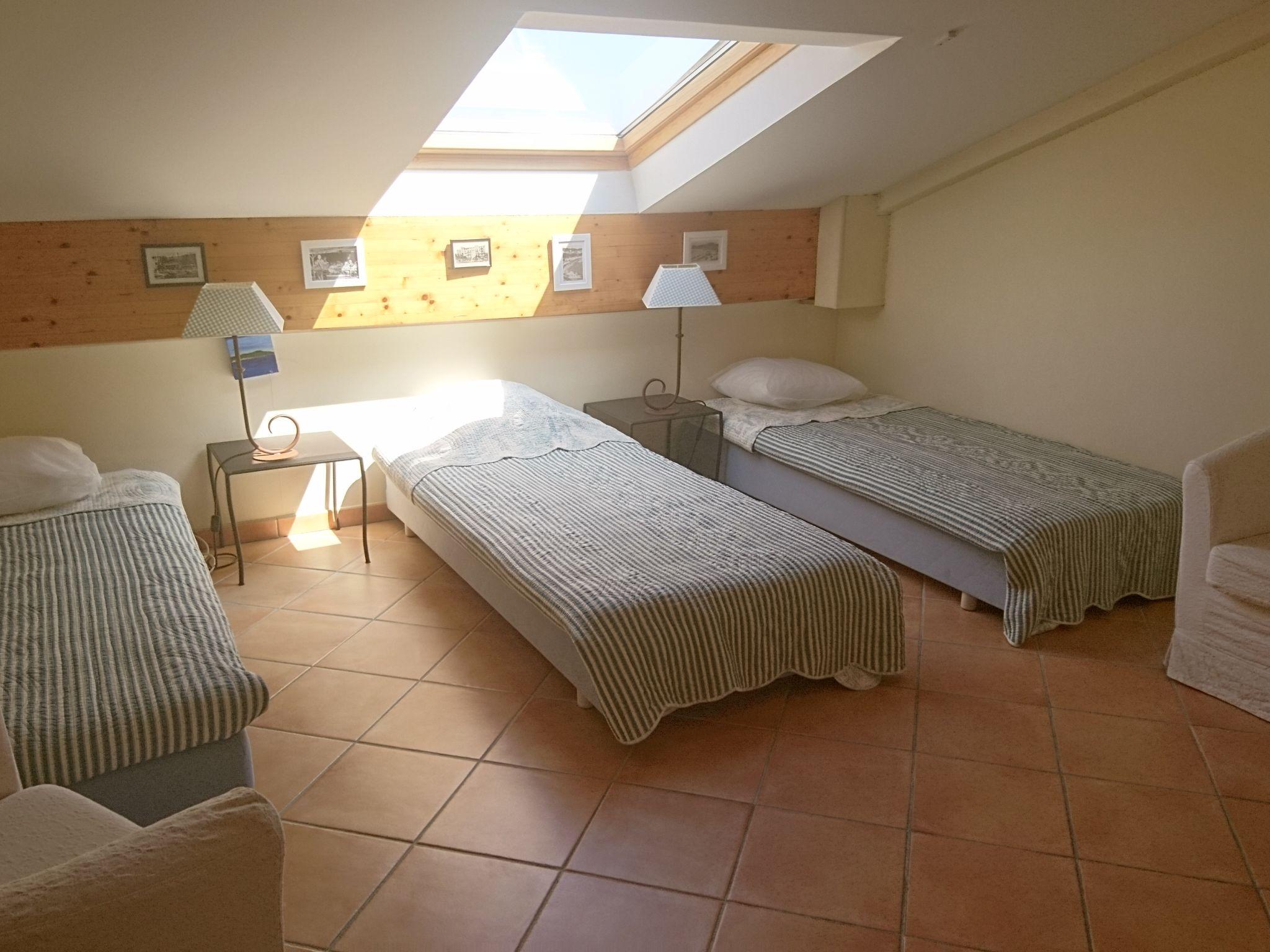 Foto 8 - Appartamento con 2 camere da letto a Sainte-Maxime con vista mare