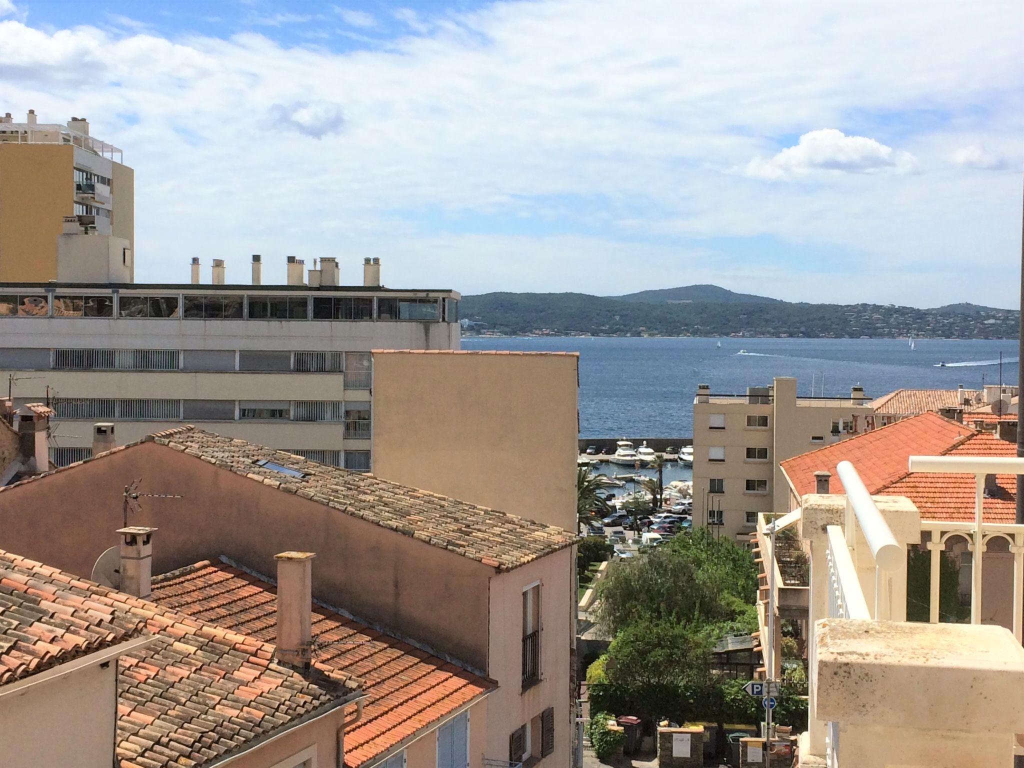 Foto 1 - Appartamento con 2 camere da letto a Sainte-Maxime con vista mare