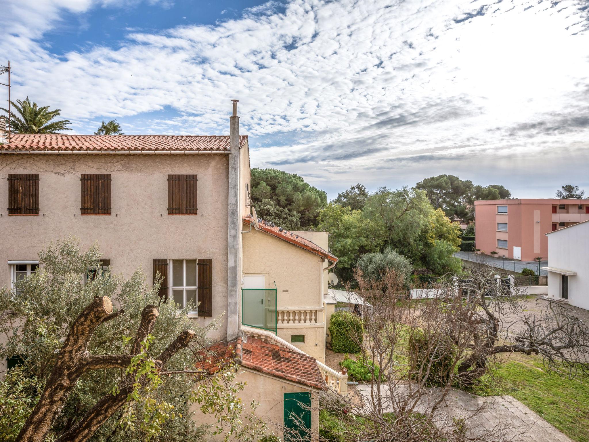 Foto 16 - Appartamento con 1 camera da letto a Fréjus con terrazza e vista mare