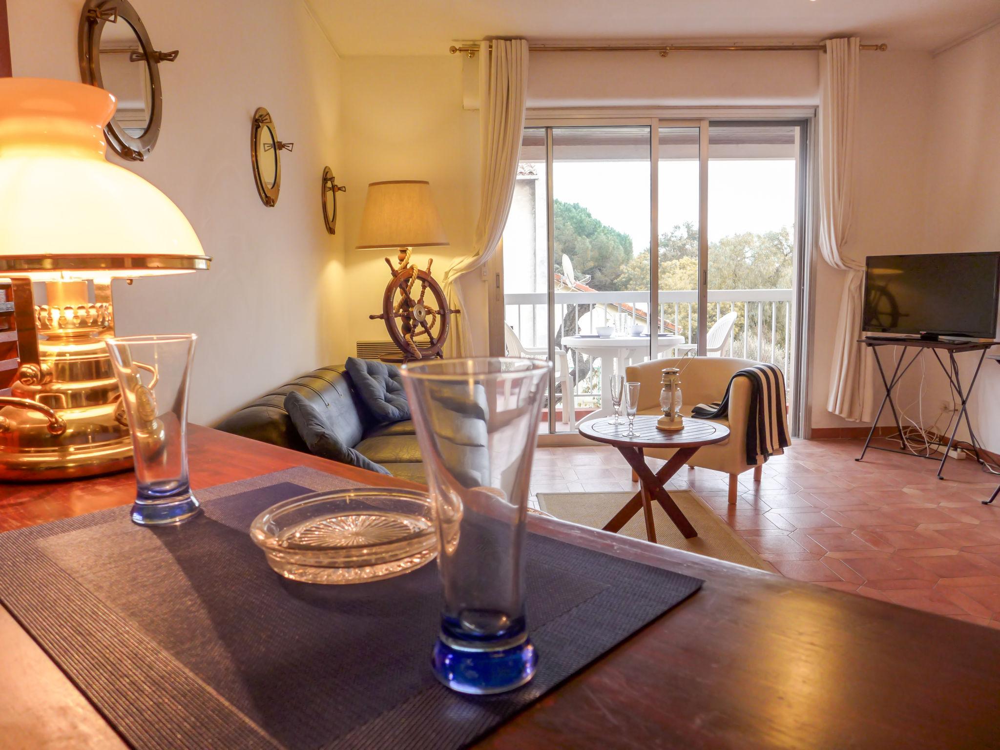 Foto 12 - Apartamento de 1 quarto em Fréjus com terraço e vistas do mar