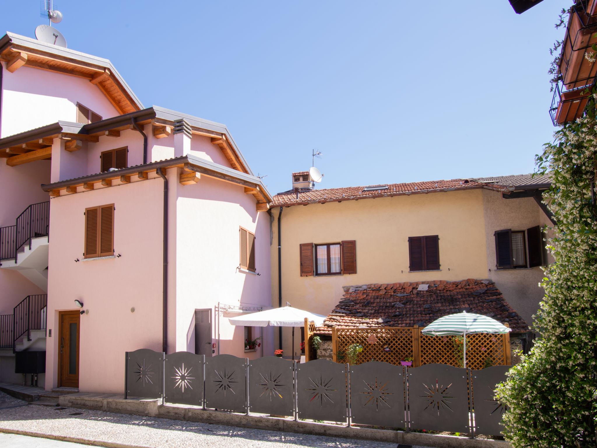 Photo 1 - Maison de 3 chambres à Vercana avec jardin et terrasse