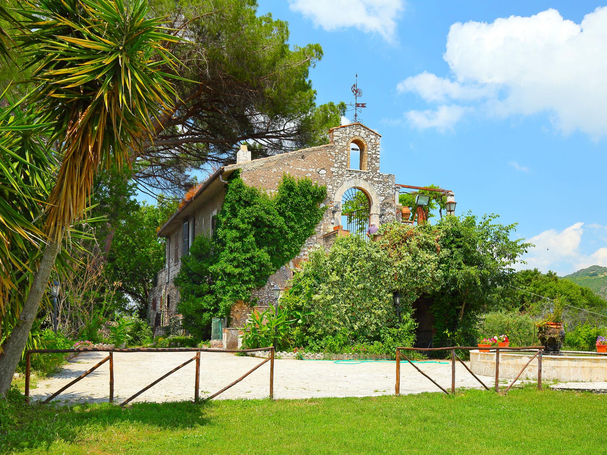 Photo 3 - Maison de 4 chambres à Guidonia Montecelio avec jardin et terrasse