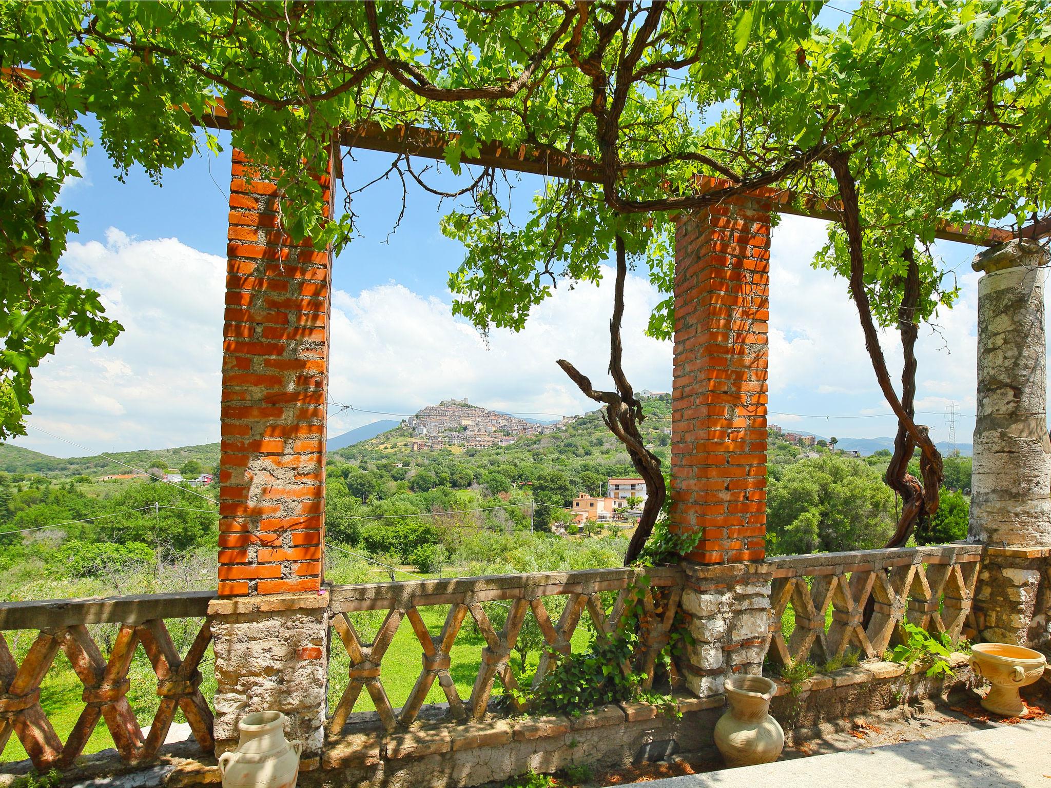 Foto 5 - Haus mit 4 Schlafzimmern in Guidonia Montecelio mit garten und terrasse