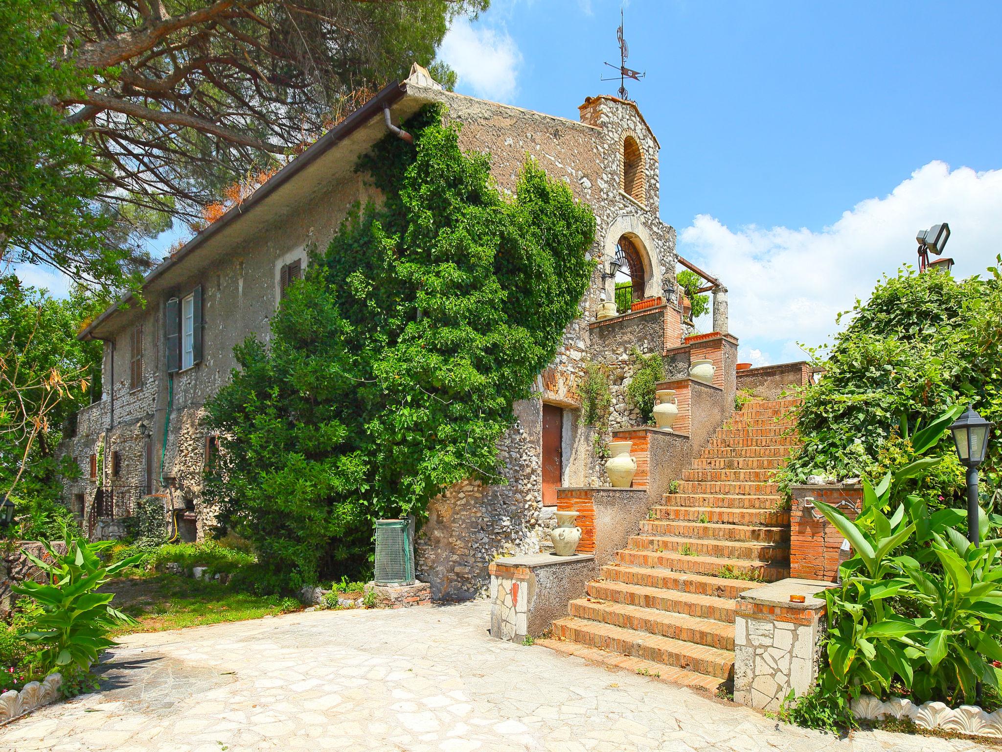 Foto 1 - Casa con 4 camere da letto a Guidonia Montecelio con giardino e terrazza