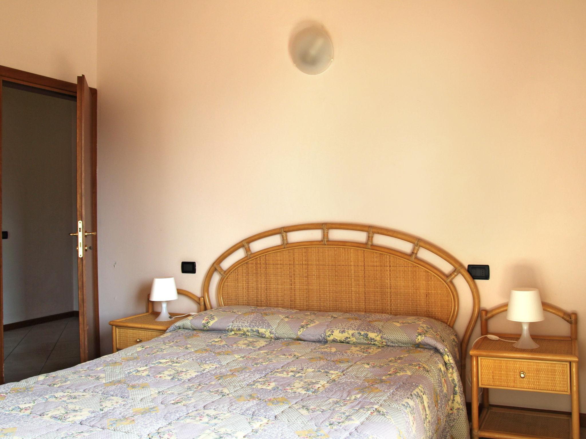 Foto 9 - Apartment mit 1 Schlafzimmer in Salò mit schwimmbad und blick auf die berge