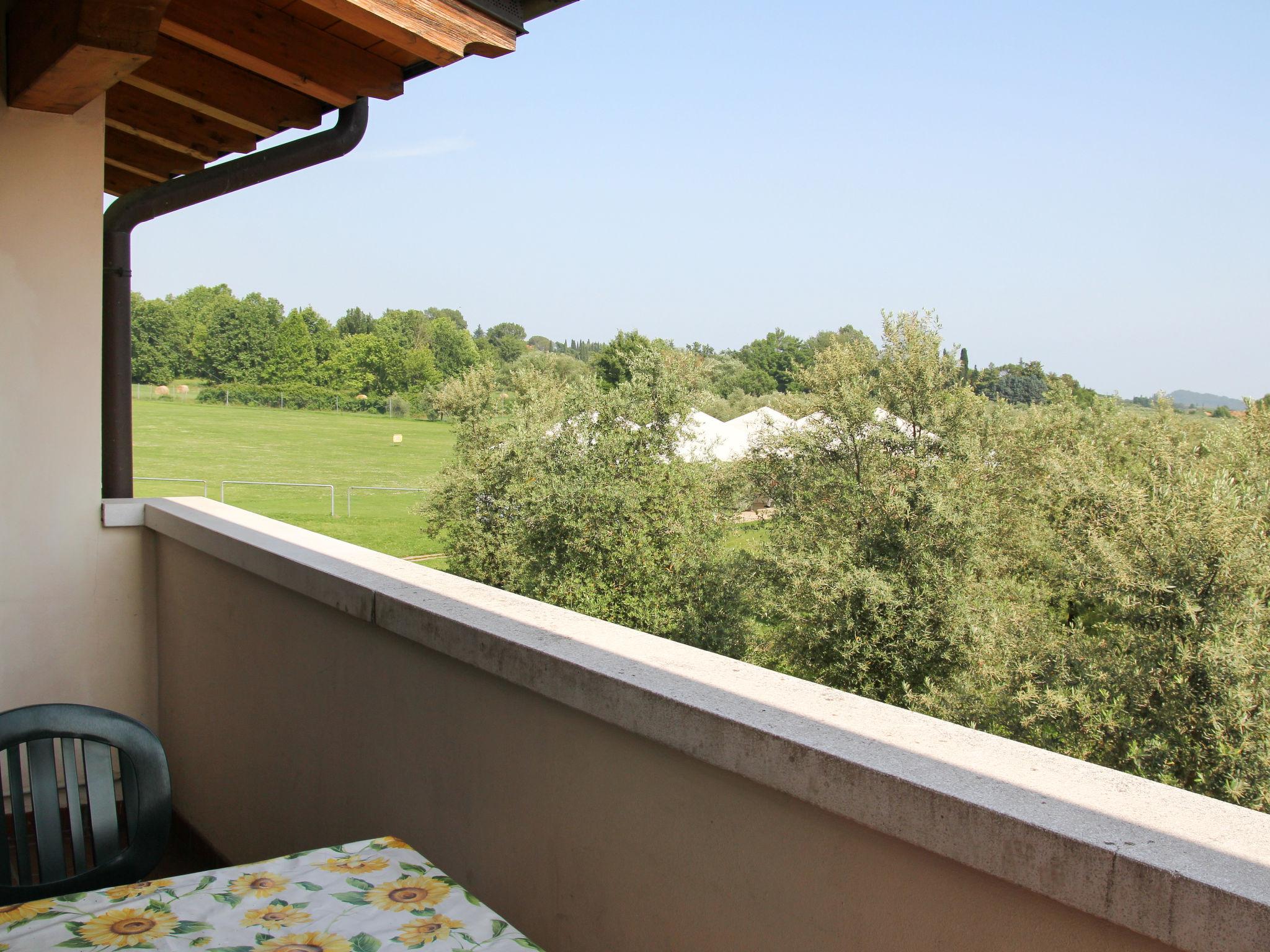 Foto 4 - Apartamento de 1 habitación en Salò con piscina y vistas a la montaña