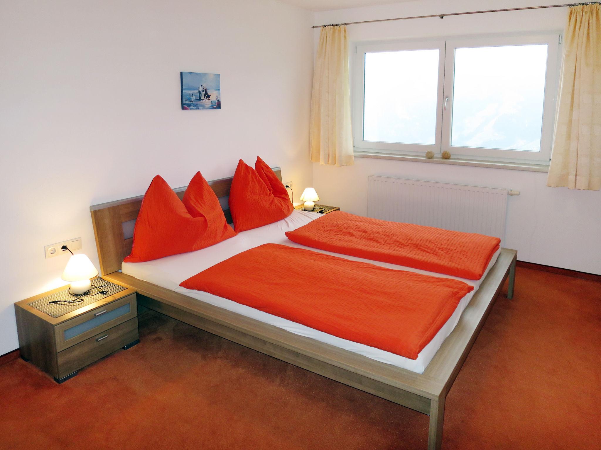 Foto 5 - Appartamento con 2 camere da letto a Hainzenberg con terrazza e vista sulle montagne