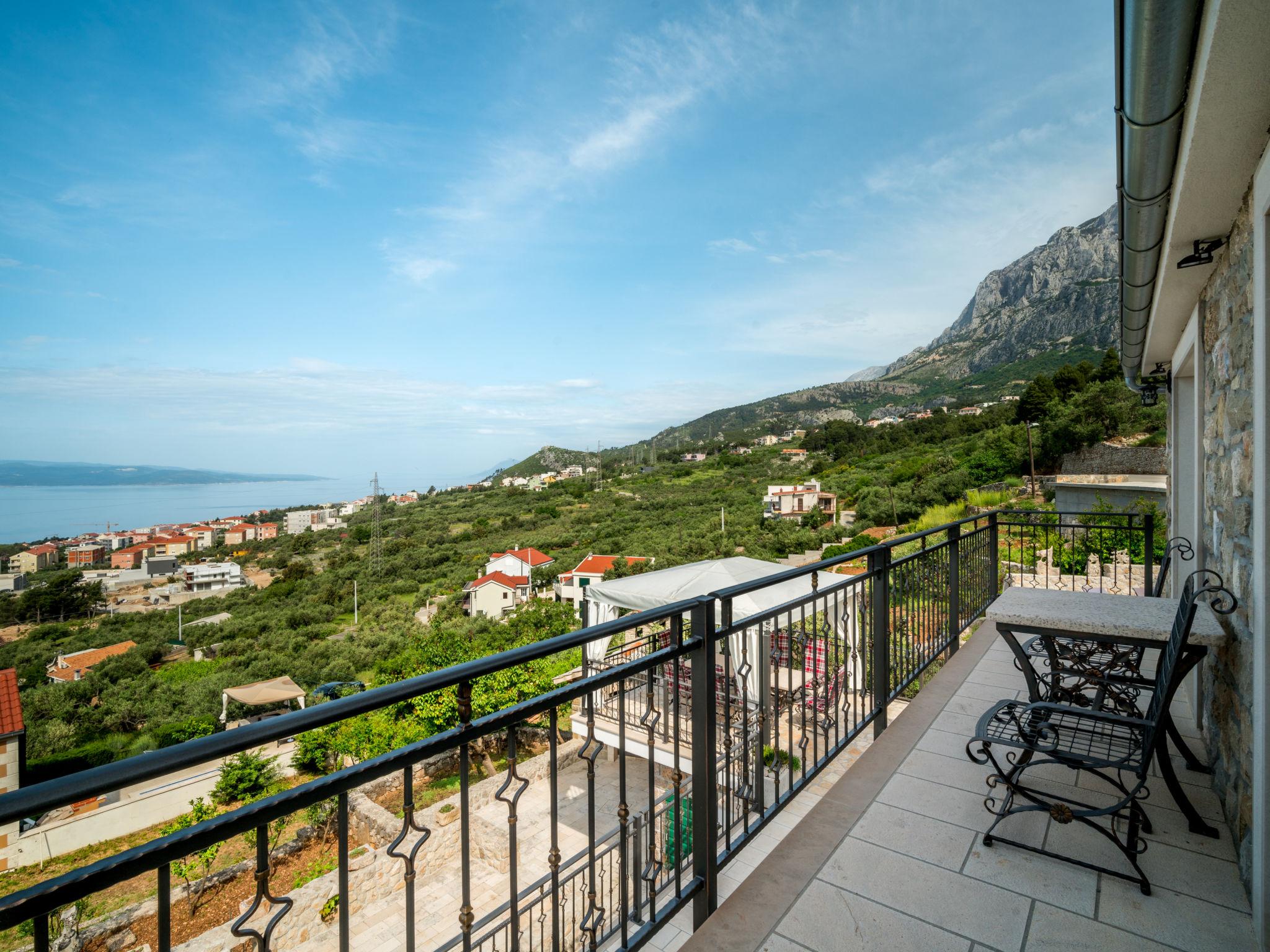 Foto 17 - Casa con 3 camere da letto a Makarska con piscina privata e vista mare