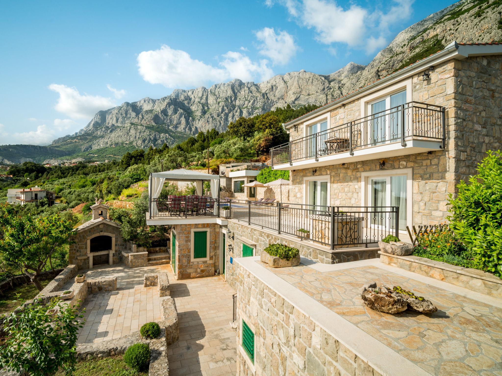 Foto 1 - Casa con 3 camere da letto a Makarska con piscina privata e giardino