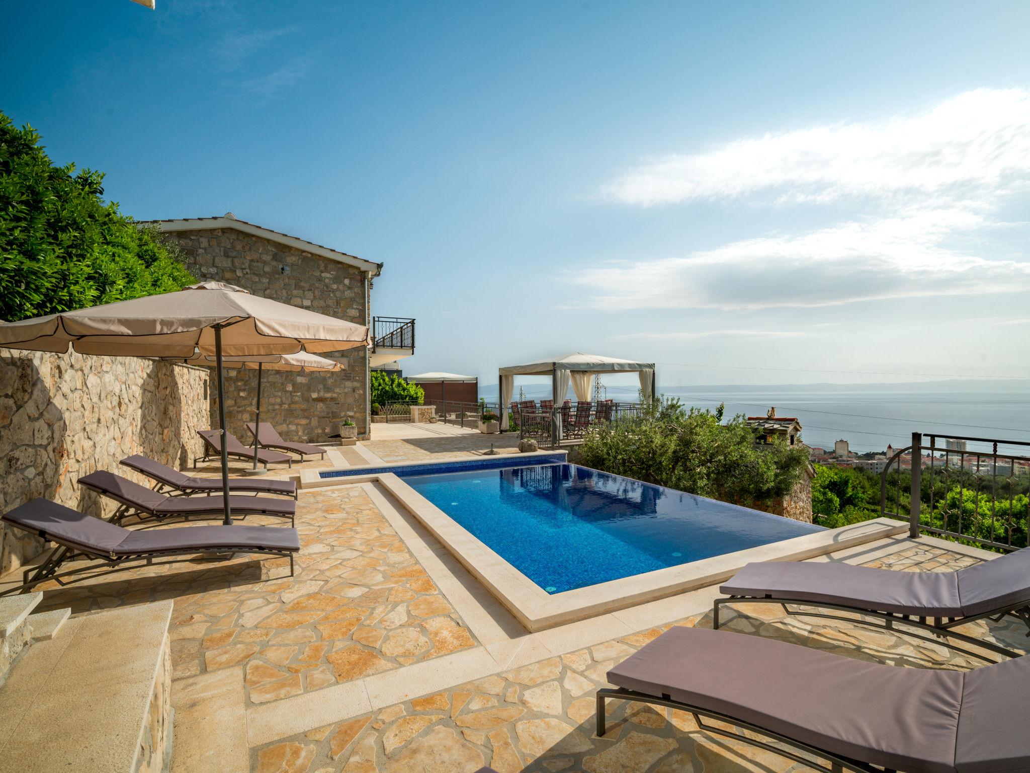 Photo 2 - Maison de 3 chambres à Makarska avec piscine privée et jardin