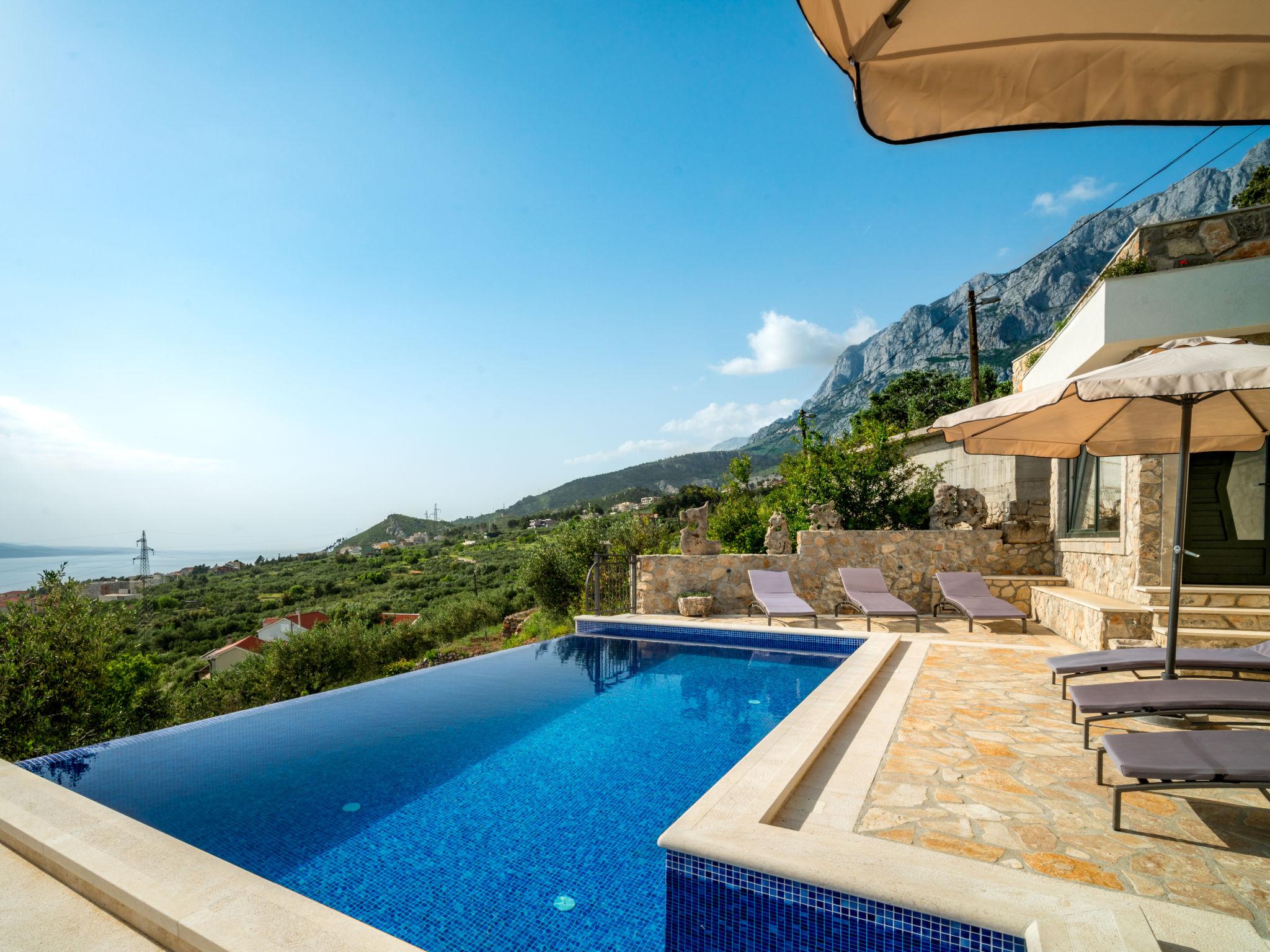 Foto 8 - Casa de 3 quartos em Makarska com piscina privada e jardim