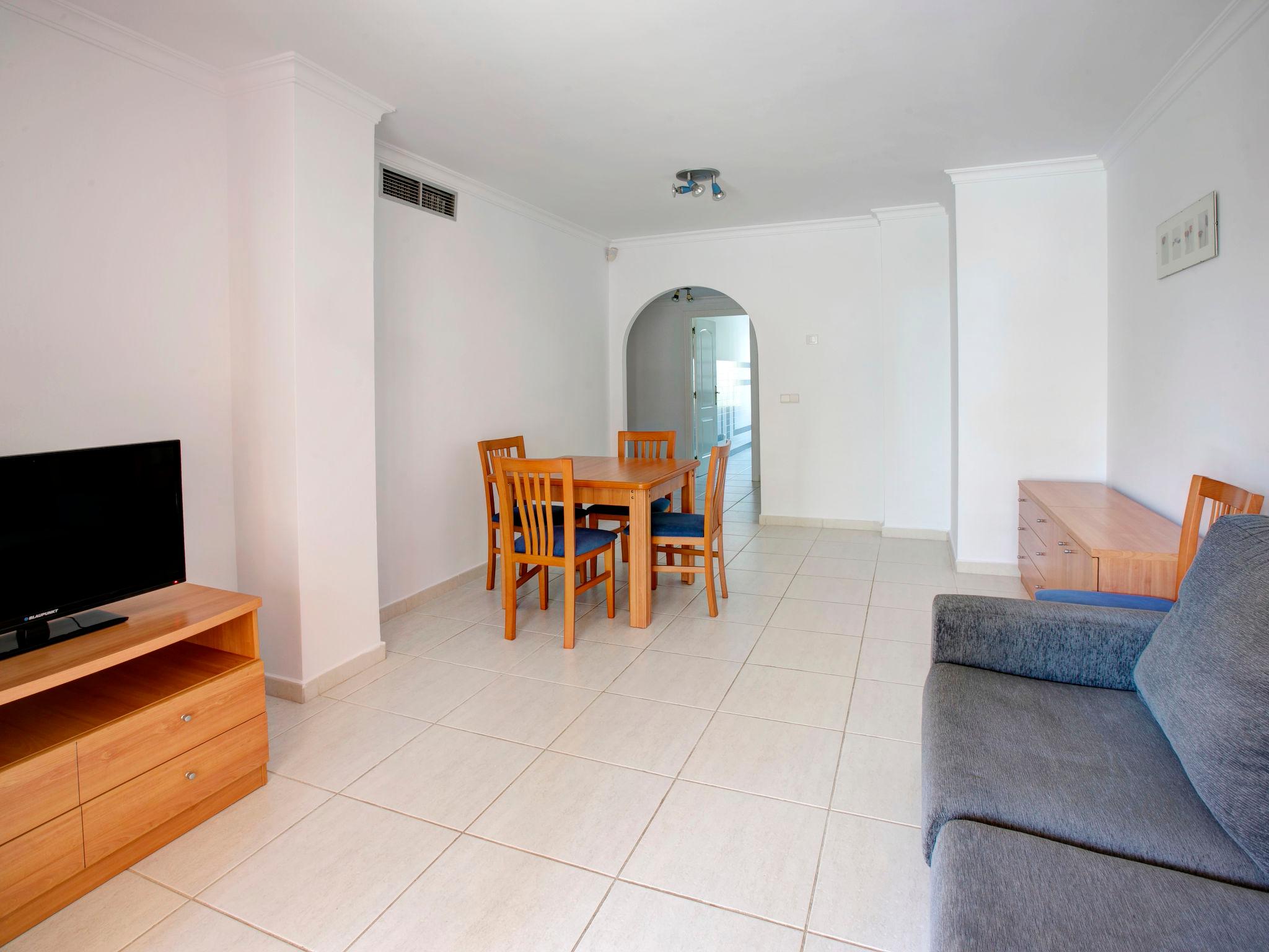 Photo 4 - 2 bedroom Apartment in Oliva with swimming pool and garden