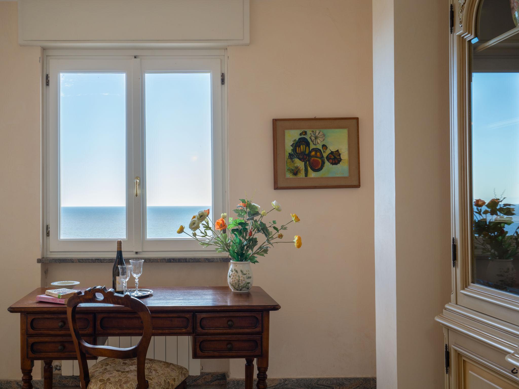 Foto 5 - Apartment mit 1 Schlafzimmer in Imperia mit garten und blick aufs meer