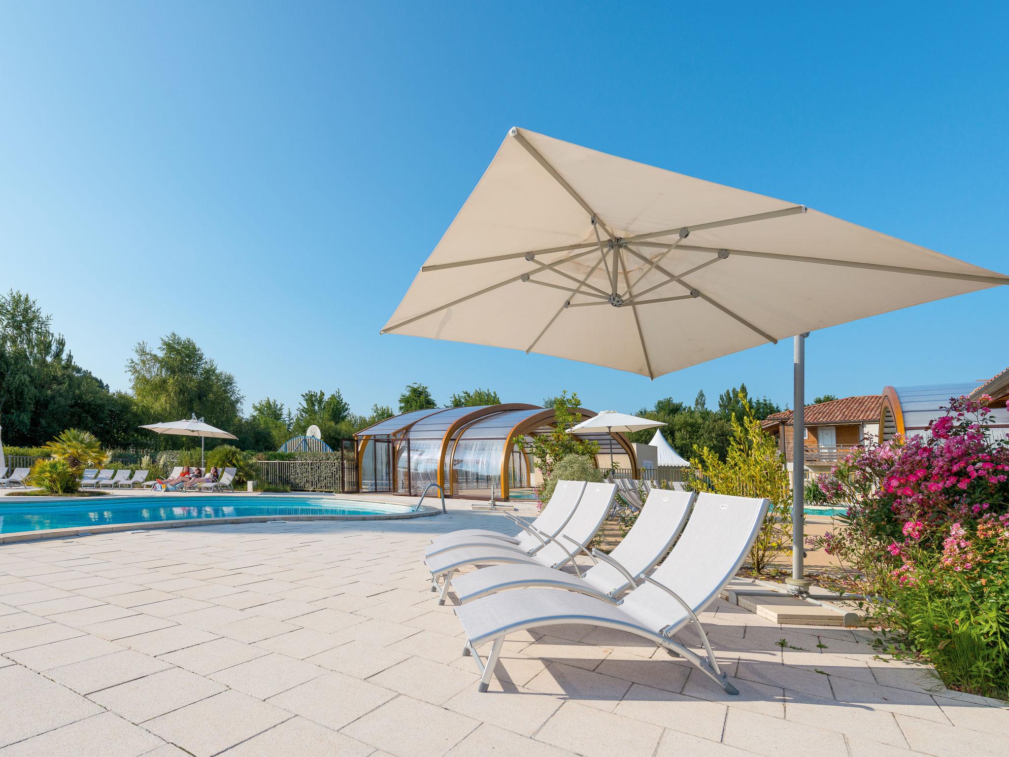 Photo 1 - Maison de 2 chambres à Parentis-en-Born avec piscine et terrasse