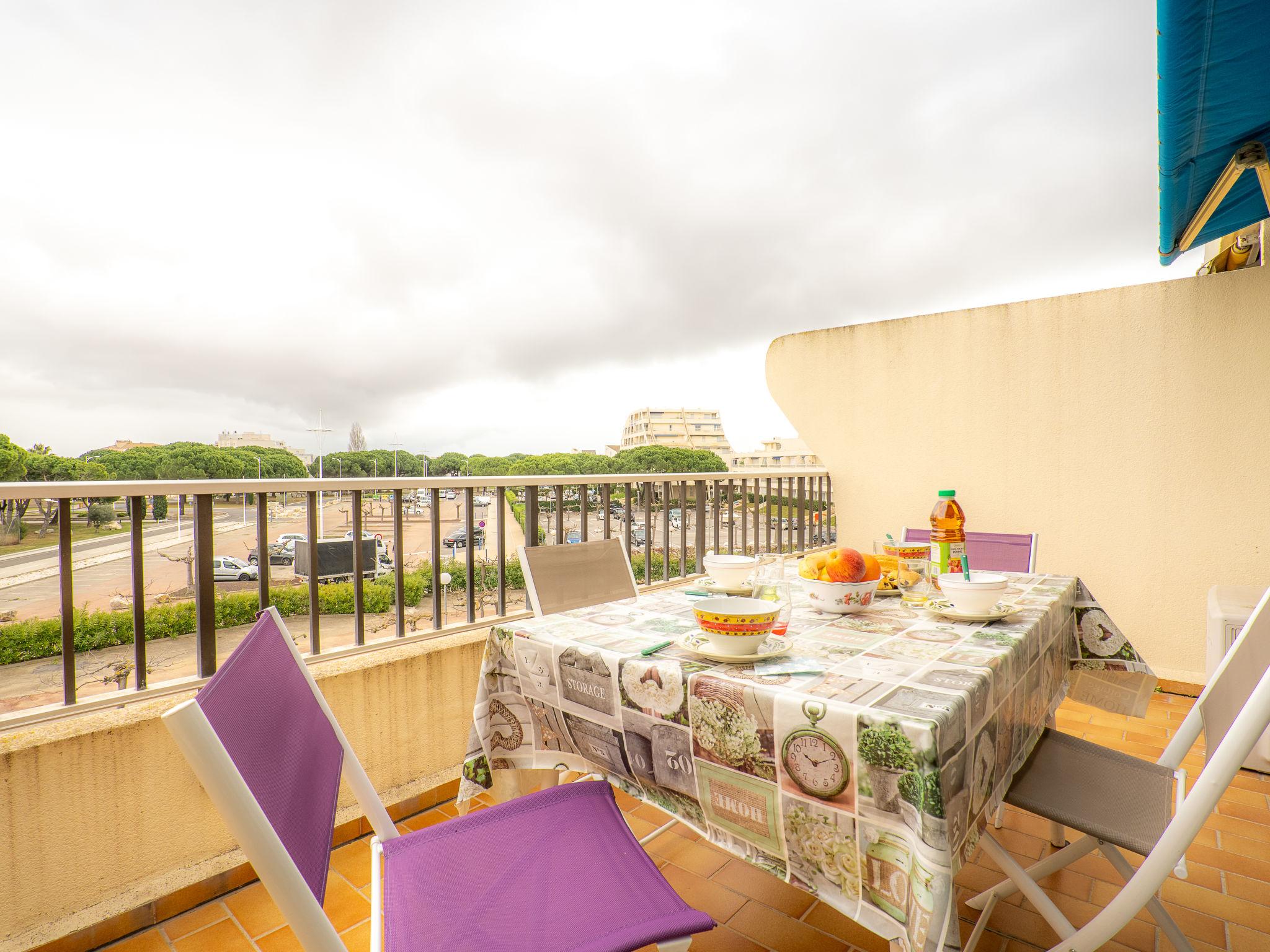 Foto 1 - Apartamento de 1 habitación en Le Grau-du-Roi con piscina y terraza