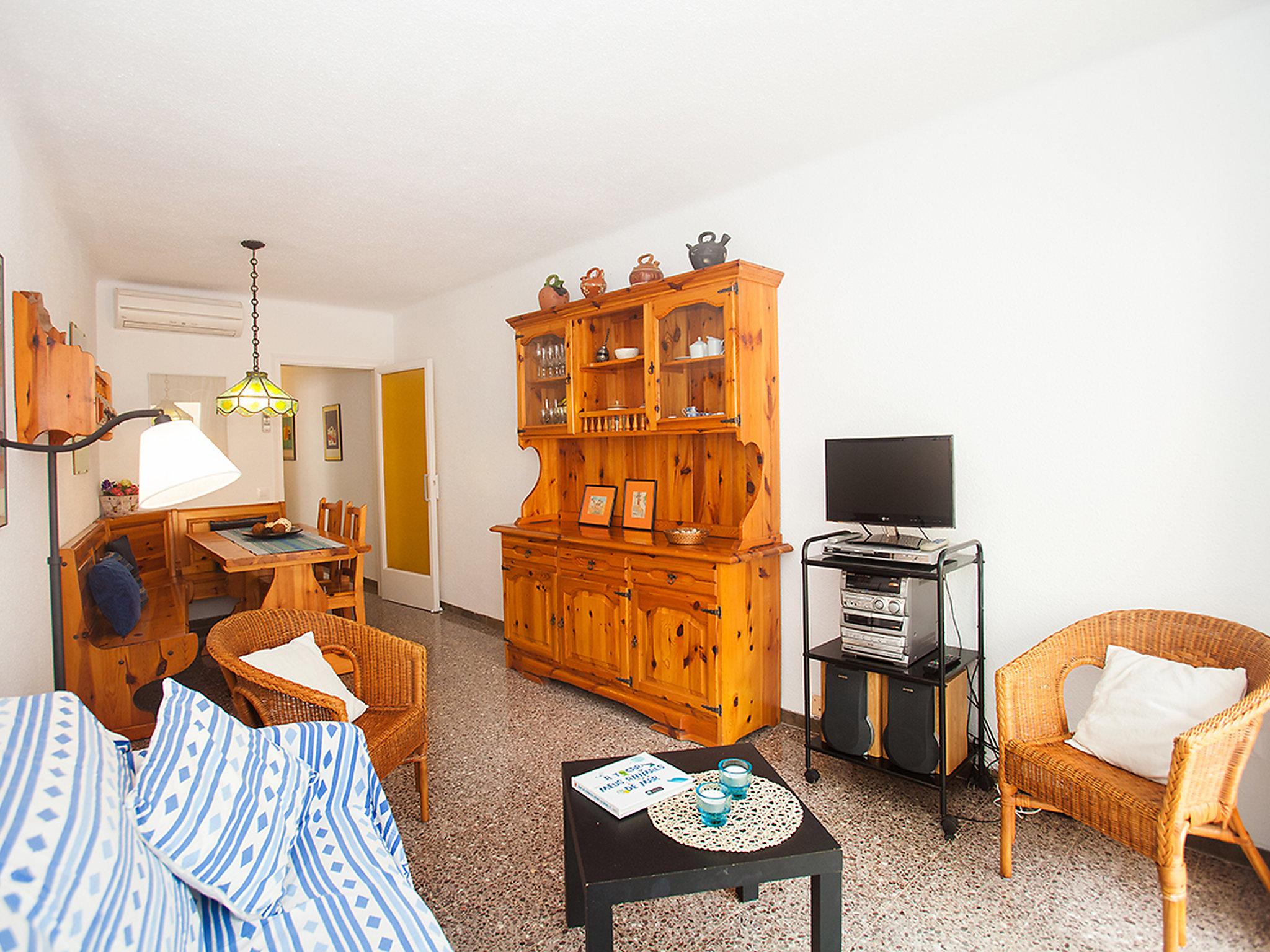 Photo 7 - 2 bedroom Apartment in Sant Pol de Mar with sea view