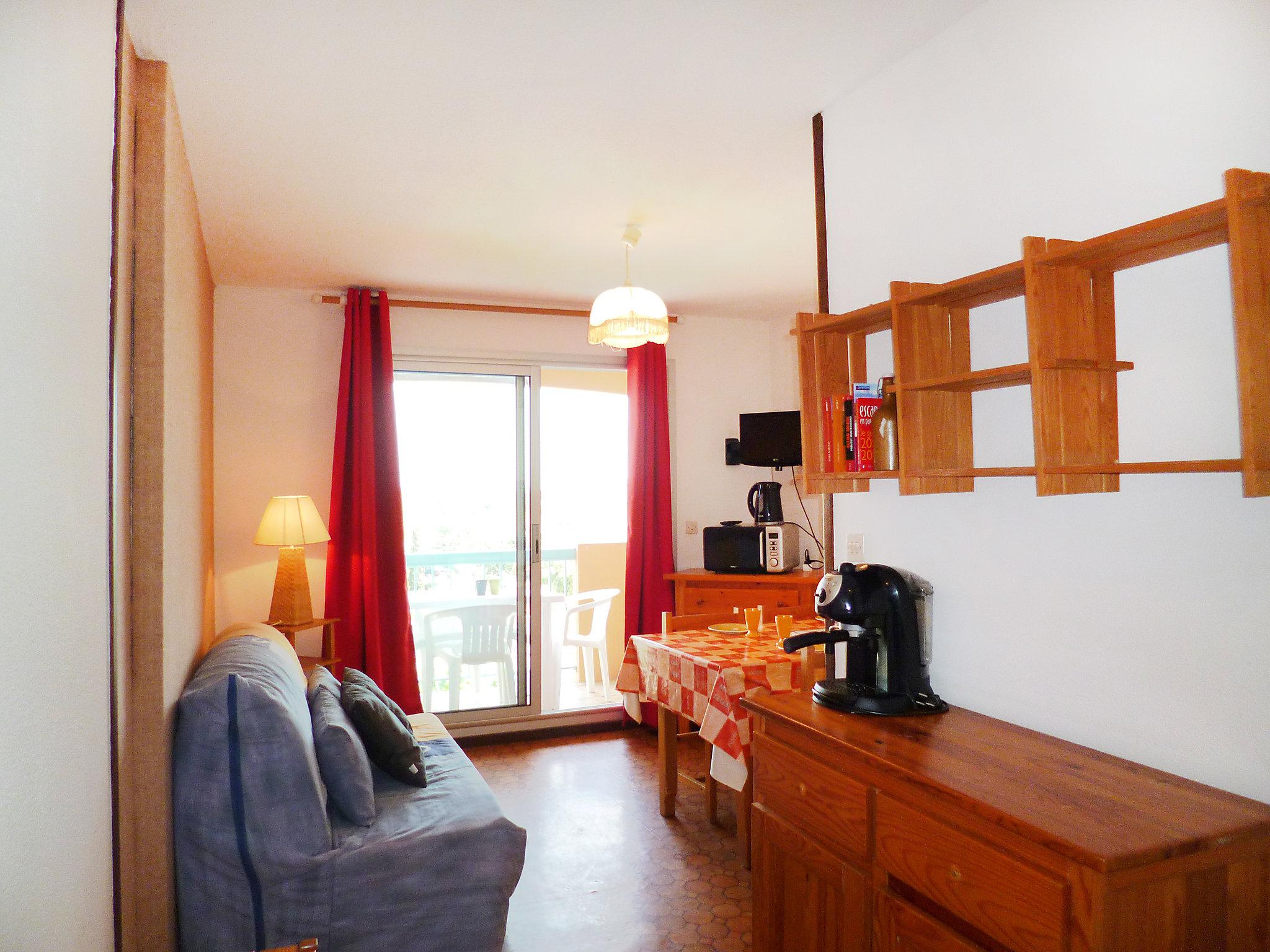 Photo 3 - 1 bedroom Apartment in Le Barcarès with swimming pool and sea view