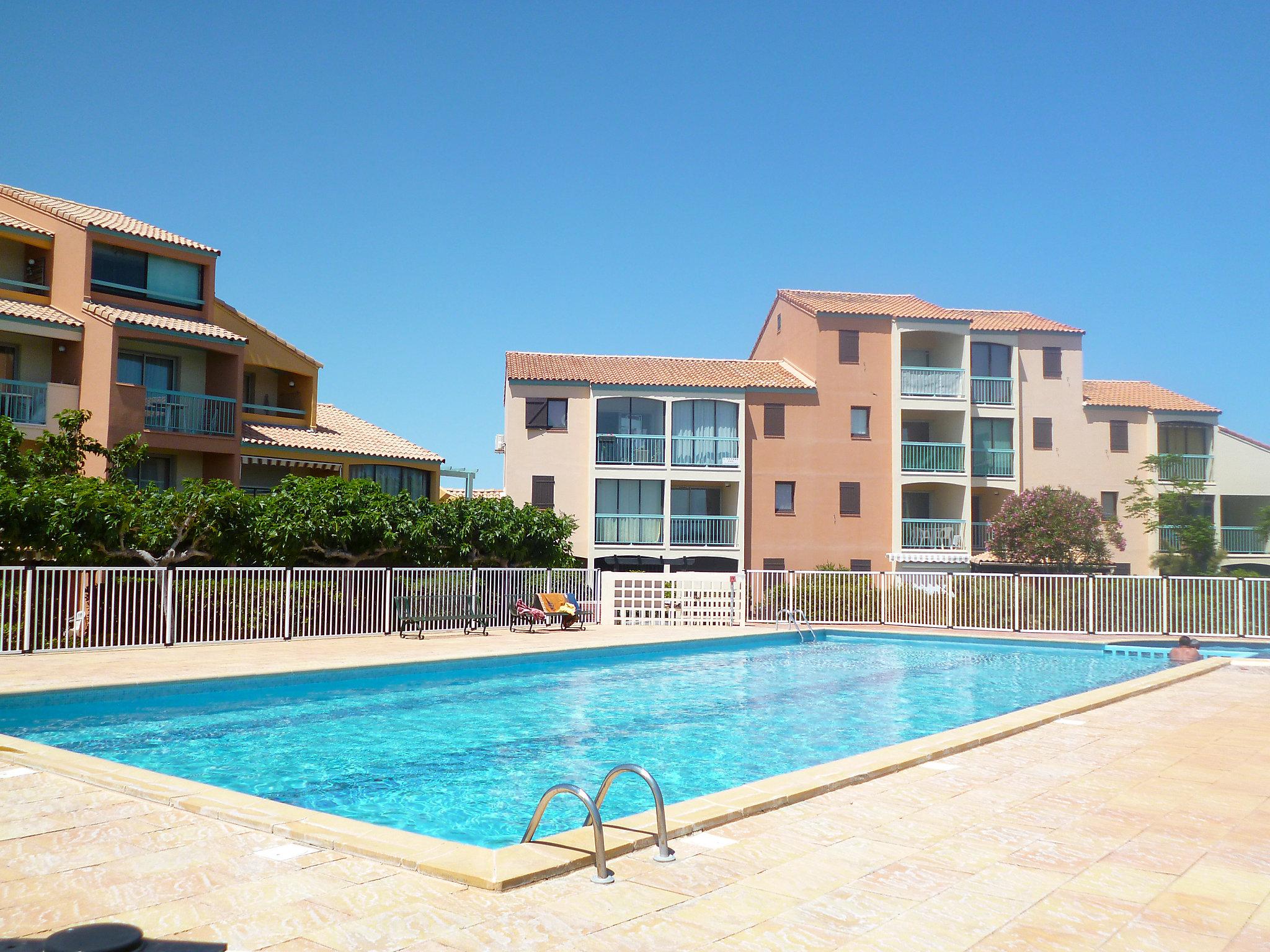 Foto 1 - Appartamento con 1 camera da letto a Le Barcarès con piscina e vista mare