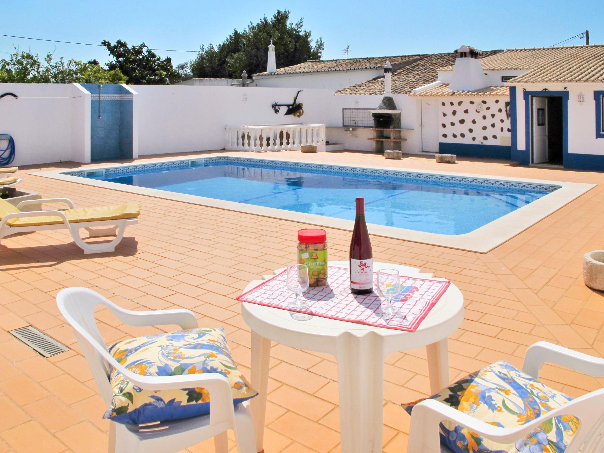 Photo 2 - 4 bedroom House in Albufeira with private pool and garden