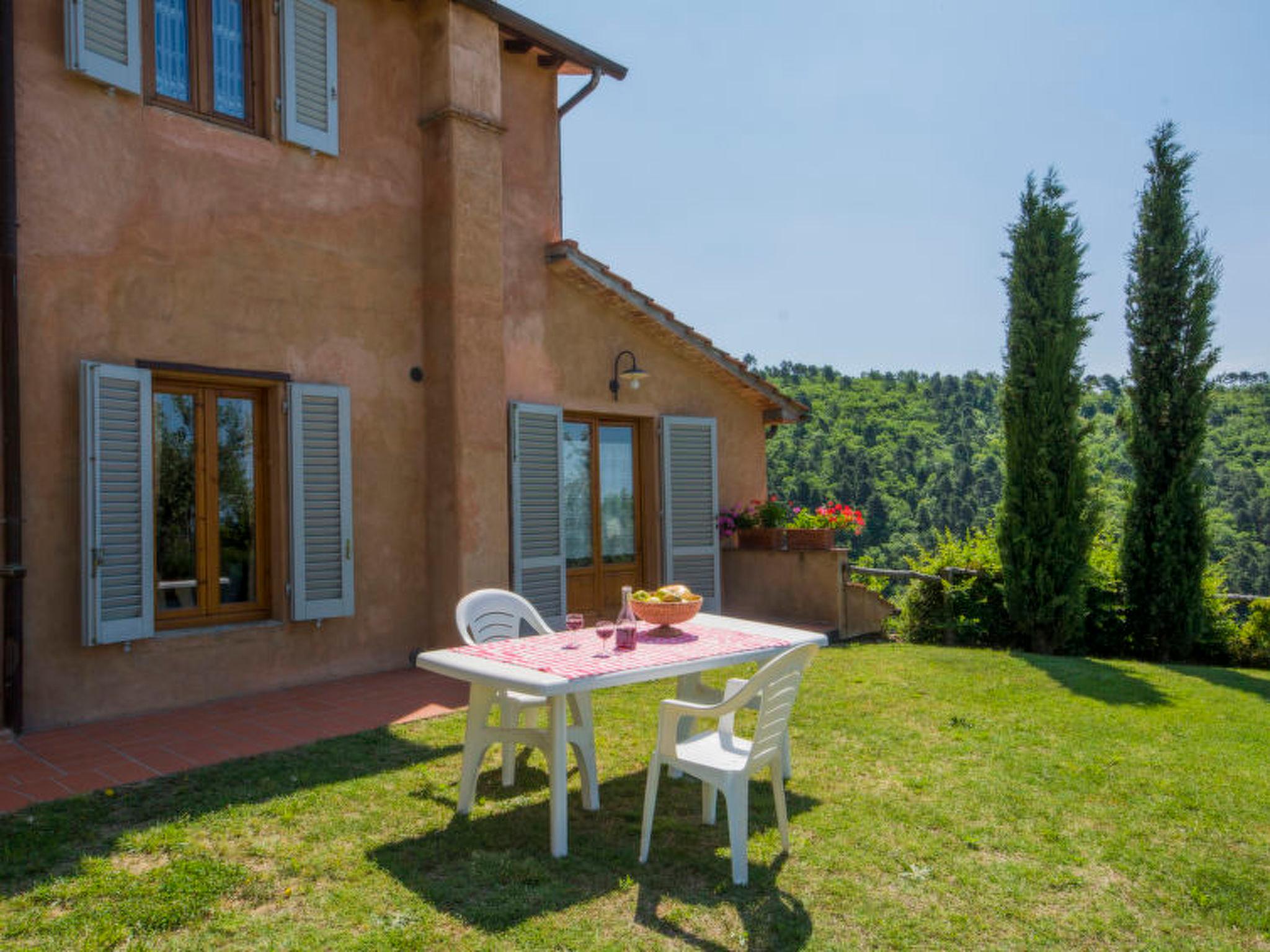 Photo 1 - 3 bedroom Apartment in Lamporecchio with swimming pool and garden