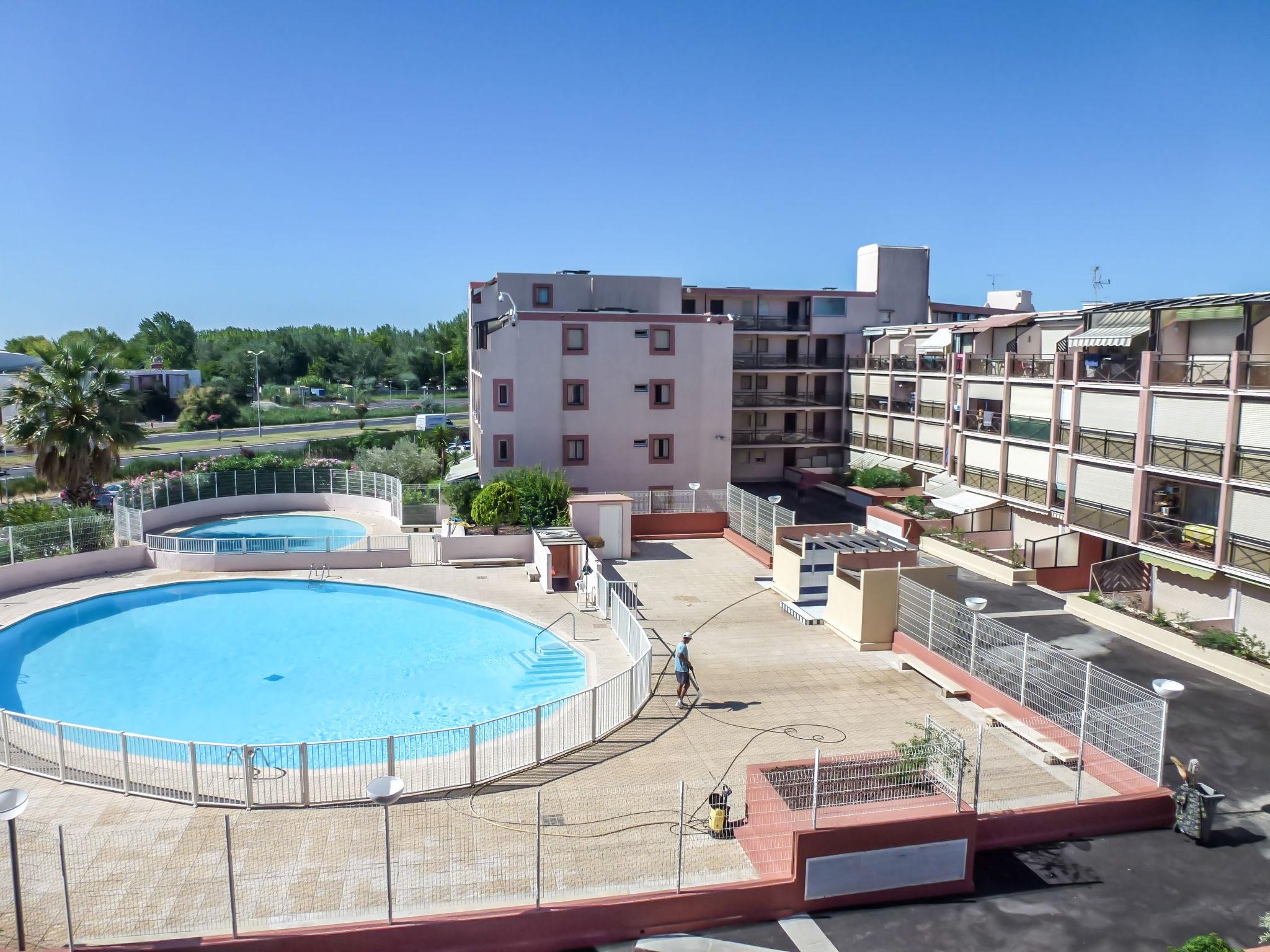 Foto 5 - Apartamento em Le Grau-du-Roi com piscina e vistas do mar