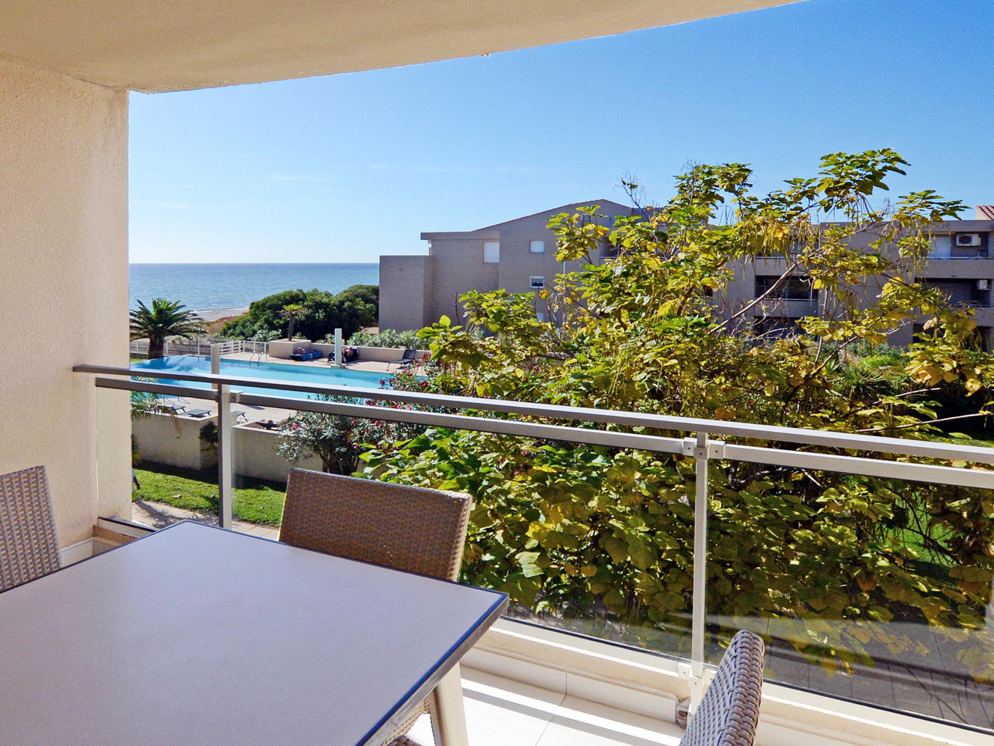 Photo 2 - Appartement en Santa-Lucia-di-Moriani avec piscine et jardin