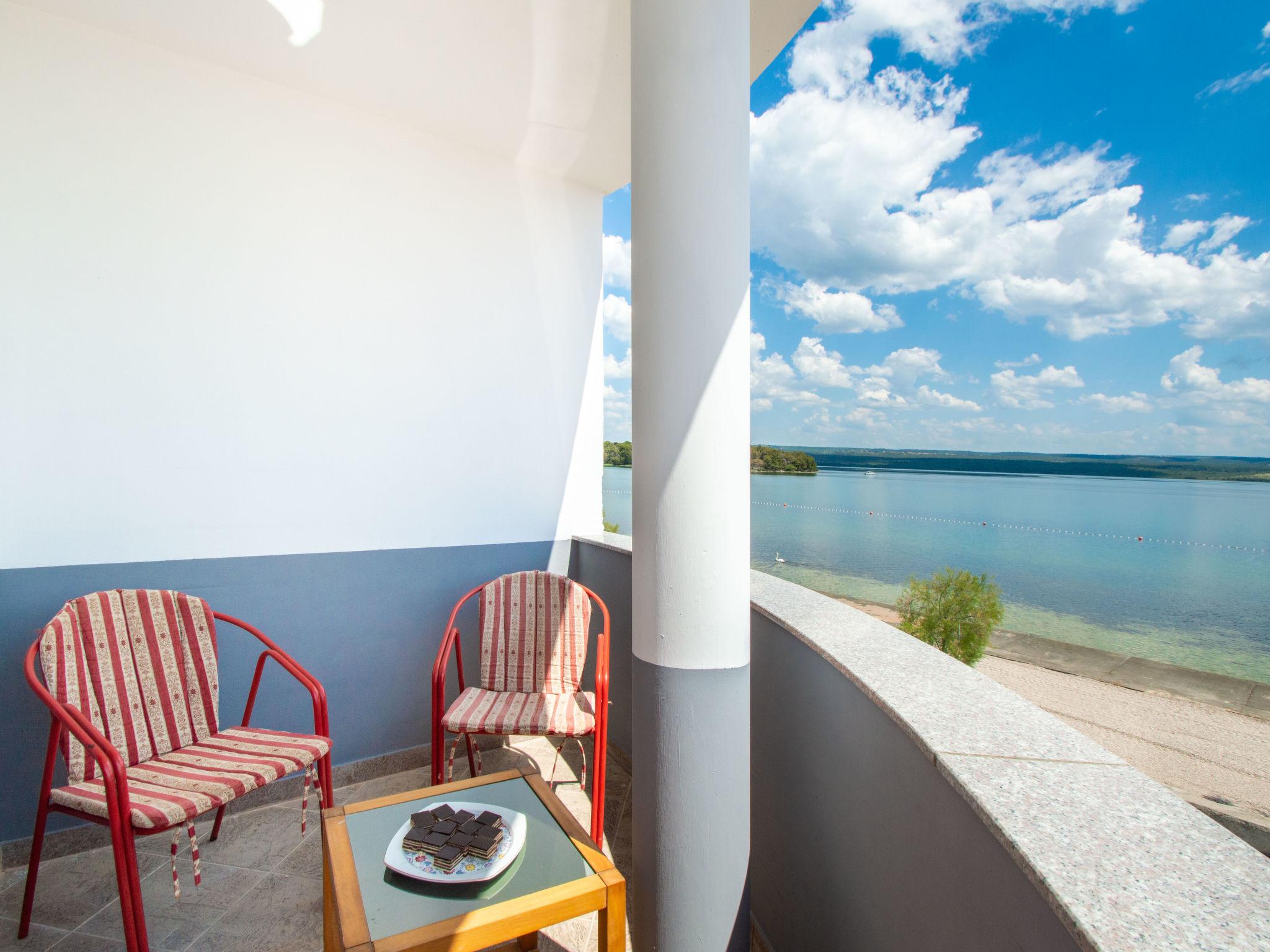 Foto 11 - Apartamento de 2 quartos em Sibenik com jardim e vistas do mar