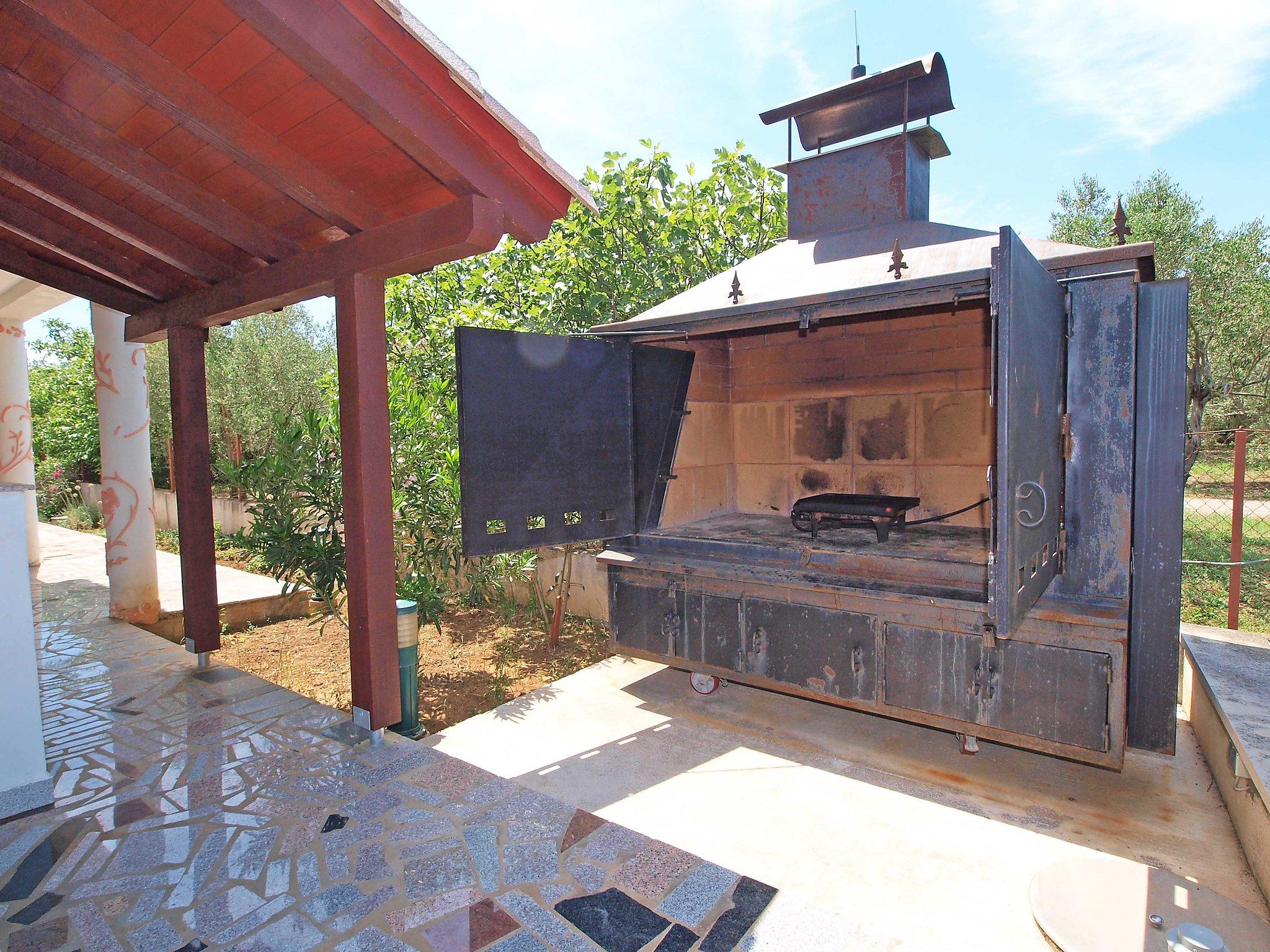 Foto 12 - Apartamento de 1 habitación en Sibenik con jardín y vistas al mar