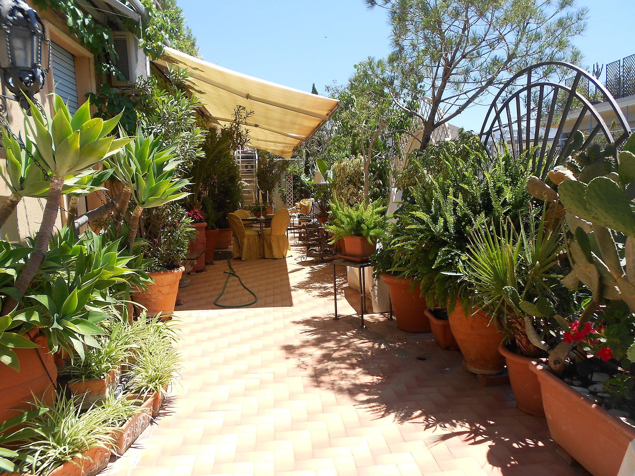 Photo 28 - Appartement de 1 chambre à Palerme avec jardin et terrasse