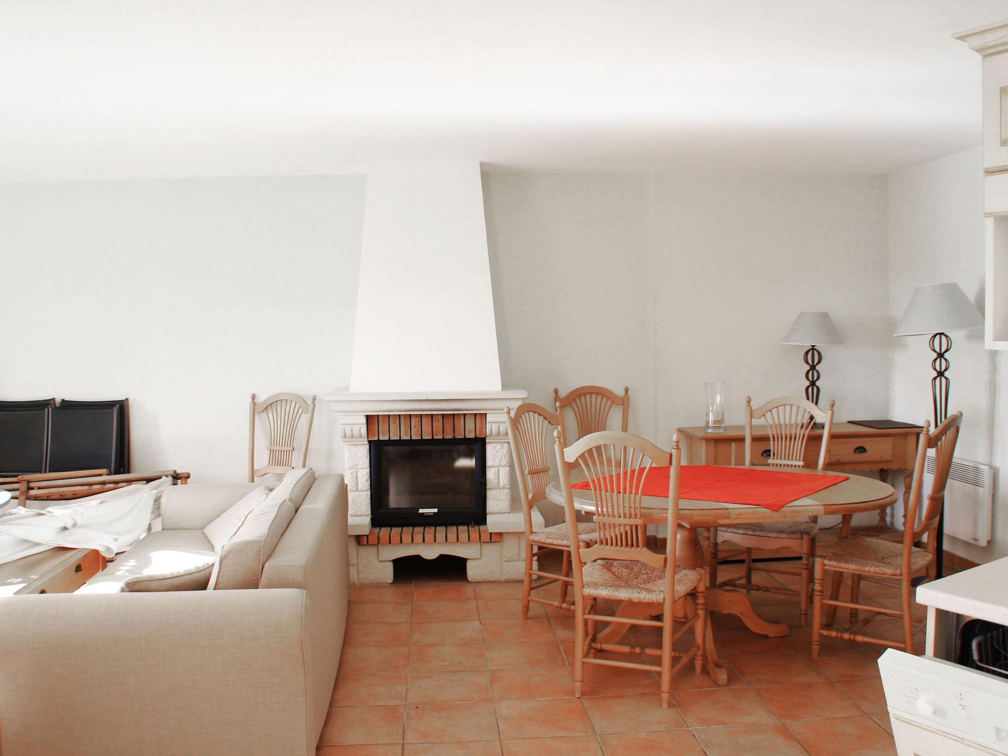 Photo 7 - 2 bedroom Apartment in Saint-Trinit with private pool and garden
