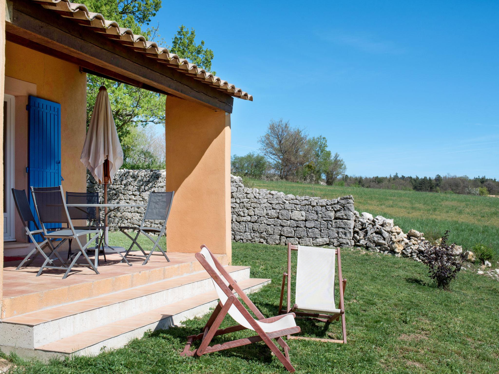 Foto 19 - Casa de 3 quartos em Saint-Trinit com piscina privada e jardim